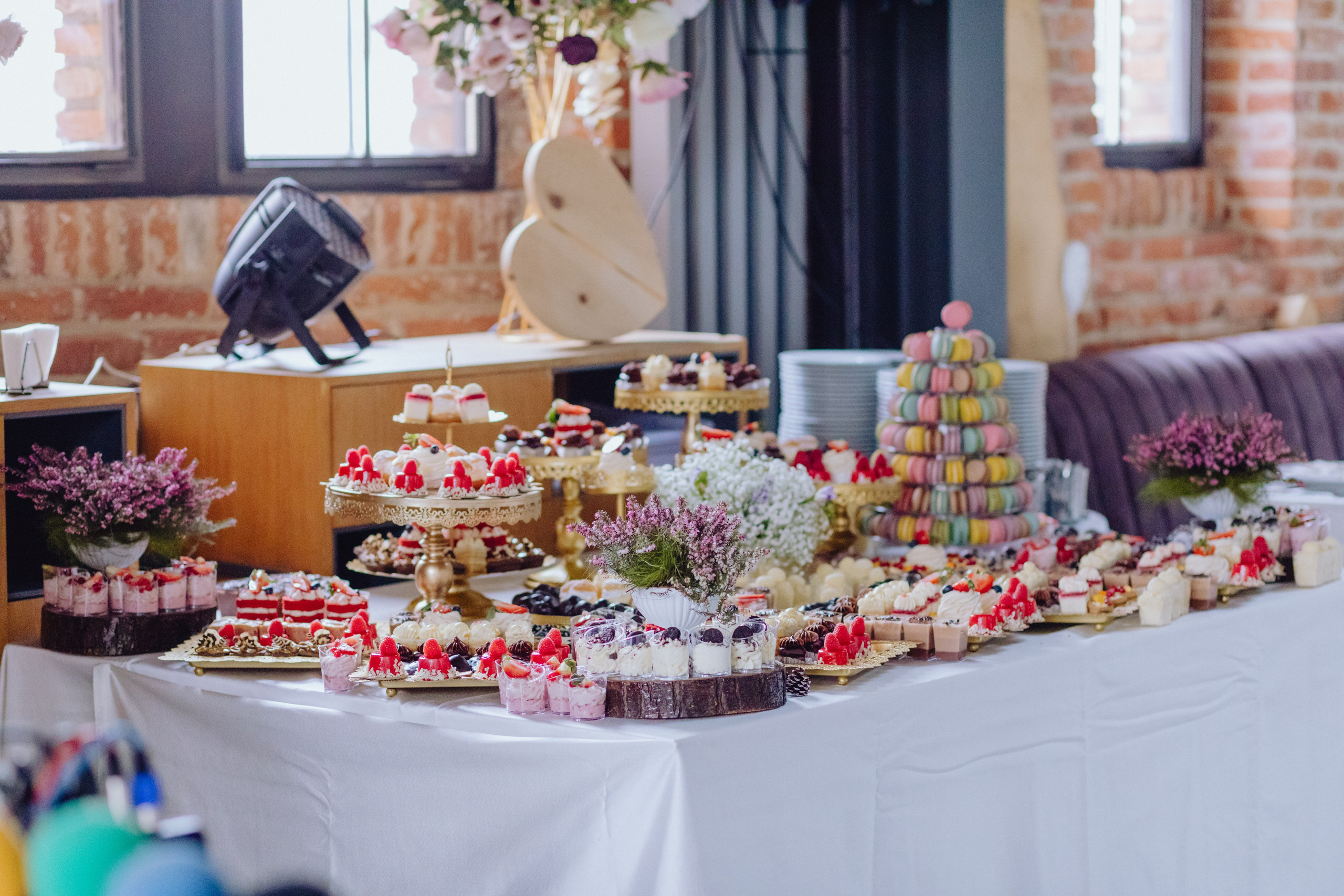 Andrei & Roxana. Wedding & couple photographer from Romania Rut Vetan