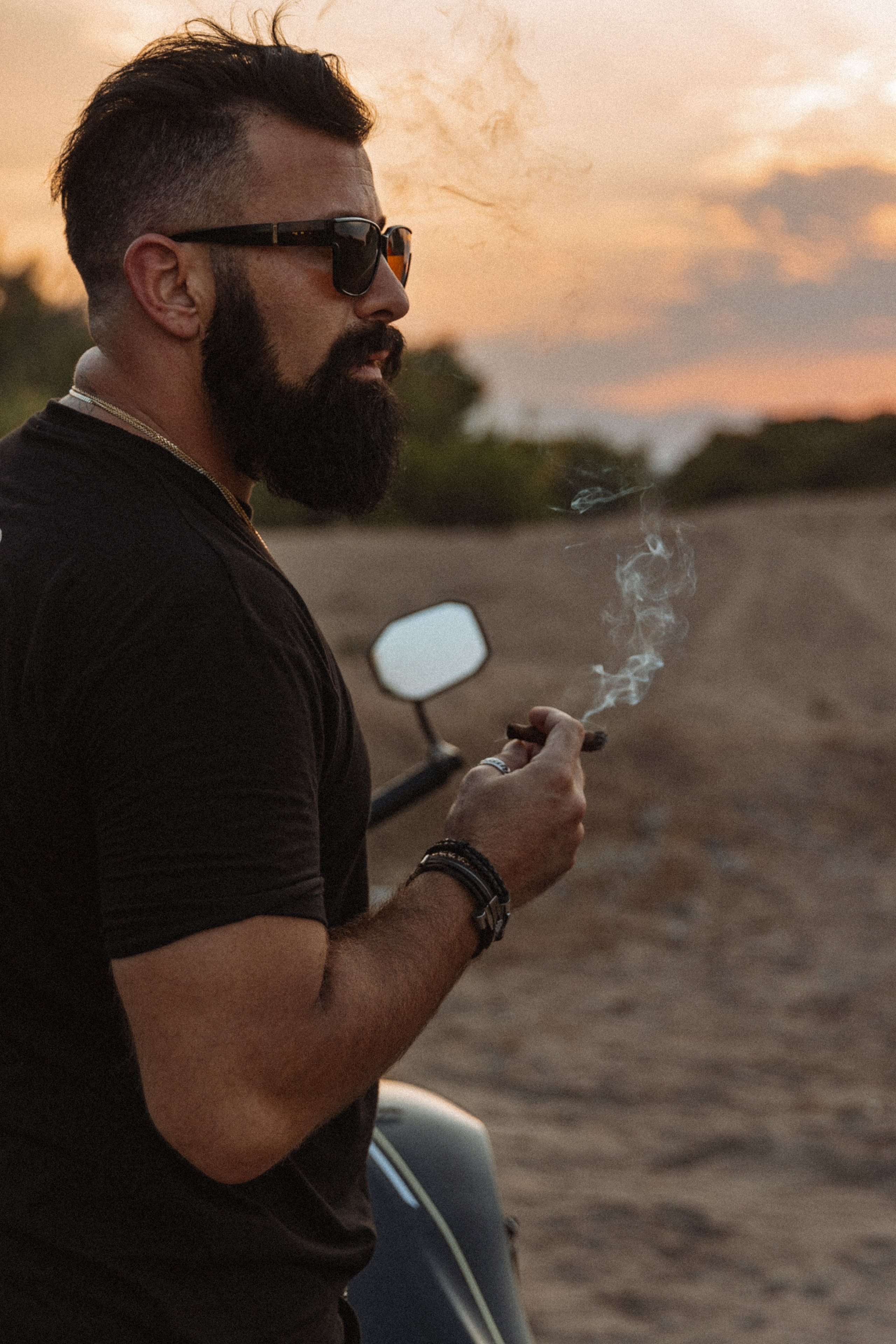 Мужская фотосессия в Анталии. Фотосессия для мужчин. Фото с мотиком. Мужская фотосессия в Анталии. Мужская фотосессия в Турции.