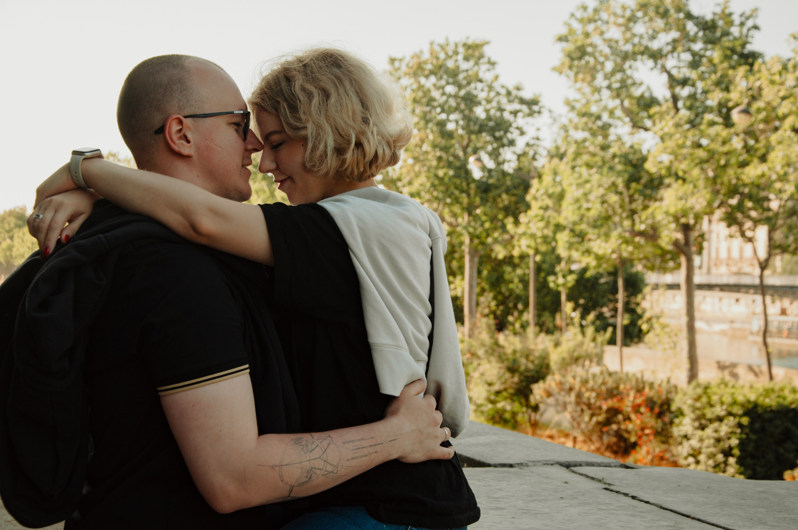 Couple photoshoot near the Louvre. Paris photographer — Polina Osipova