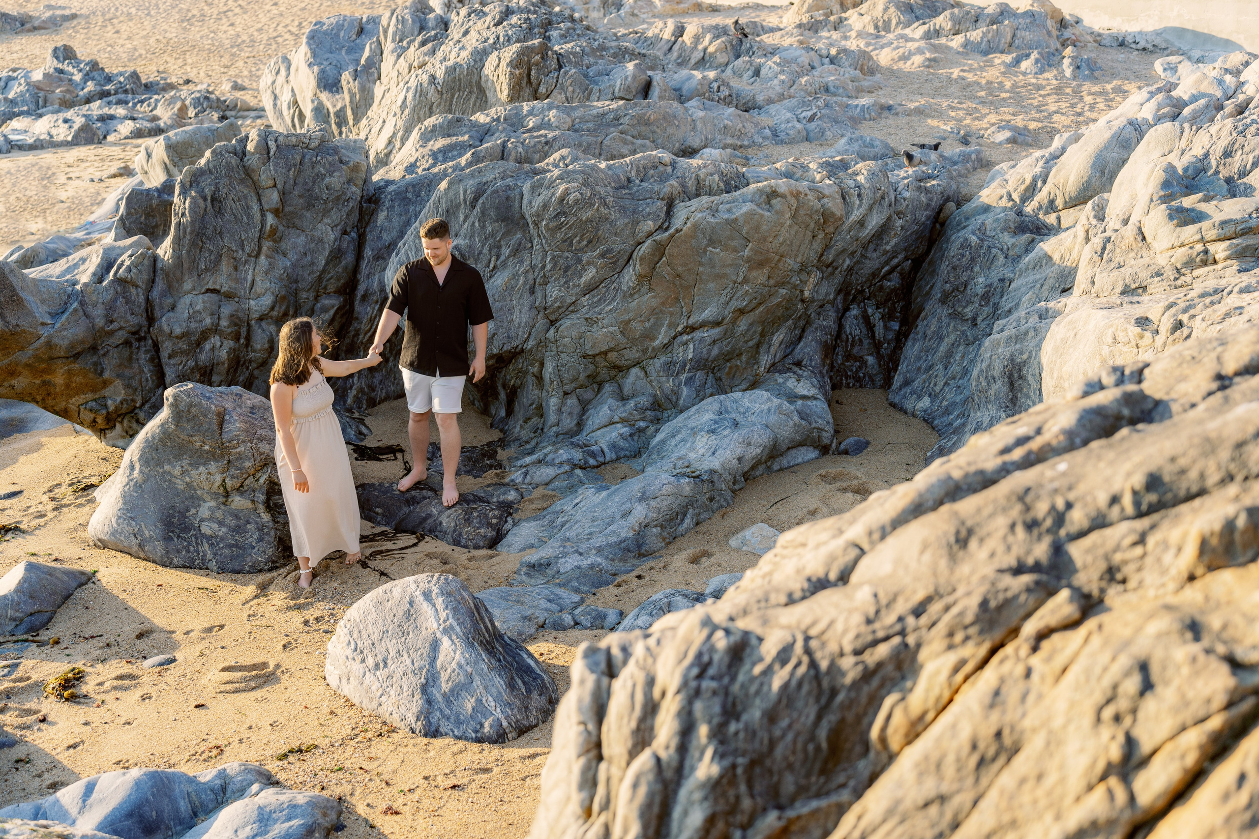 LOVE STORY ON THE BEACH. Photographer in Portugal Polina Gotovaya