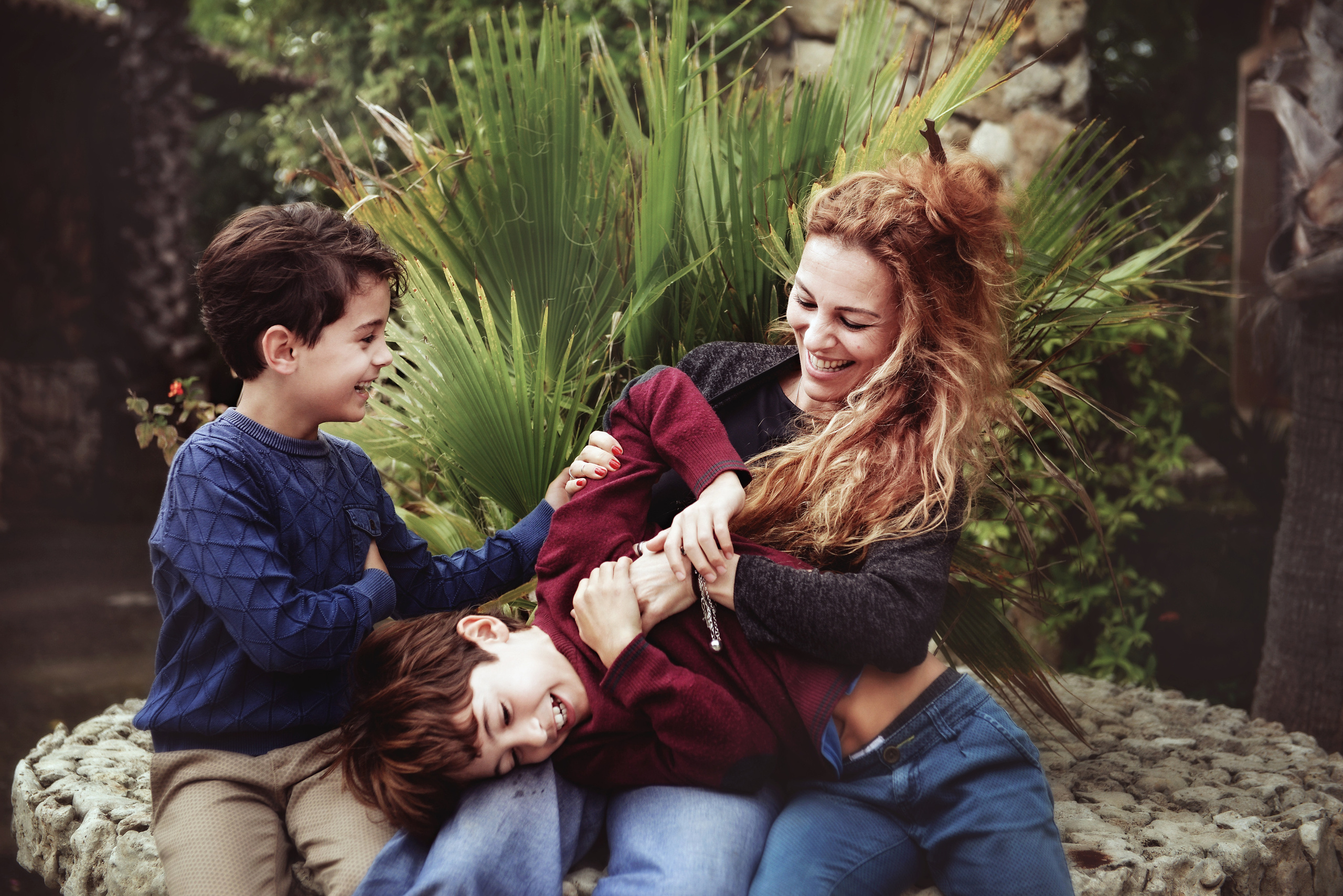 ROSSELA CON I FIGLI A CASA SUA