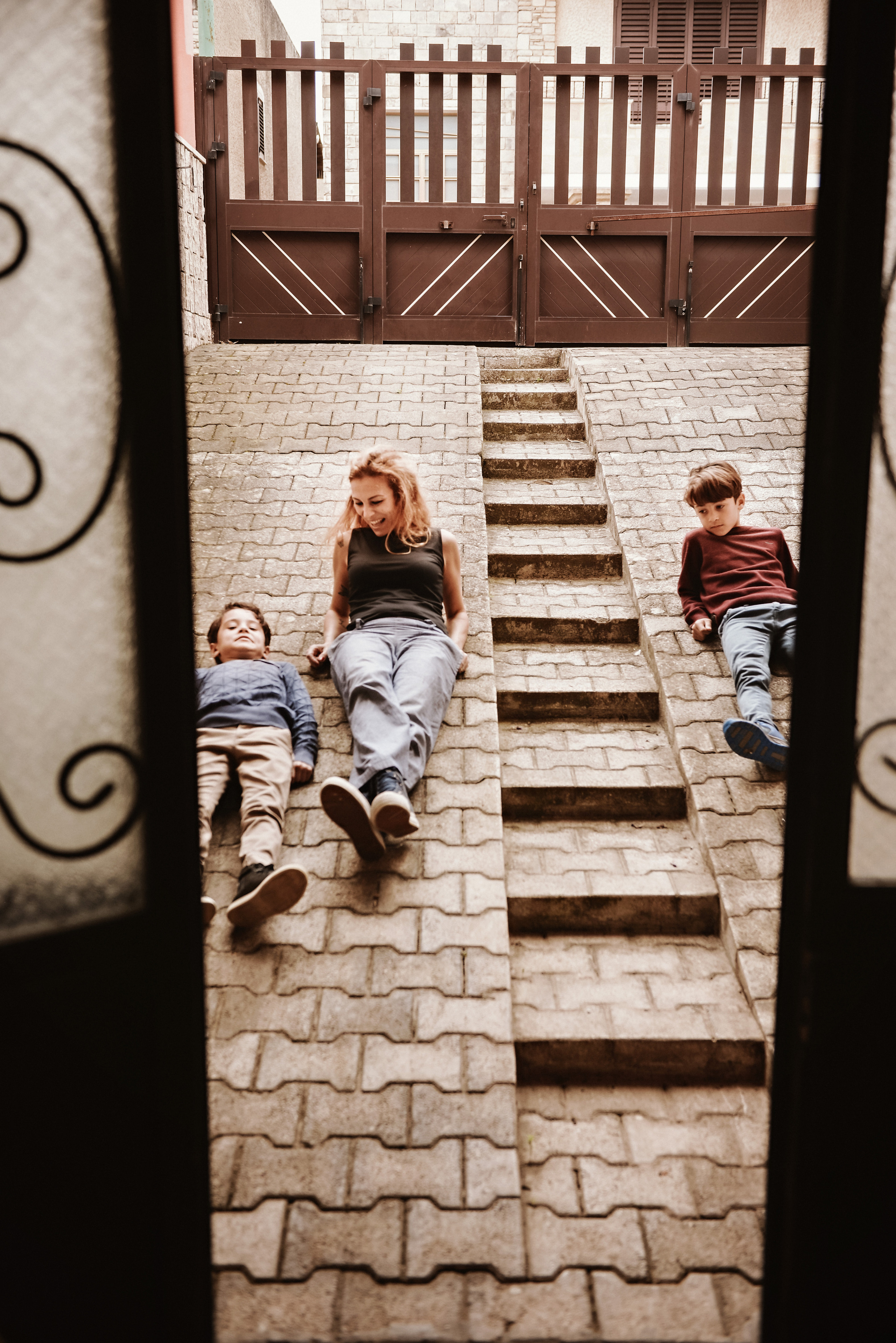 ROSSELA CON I FIGLI A CASA SUA