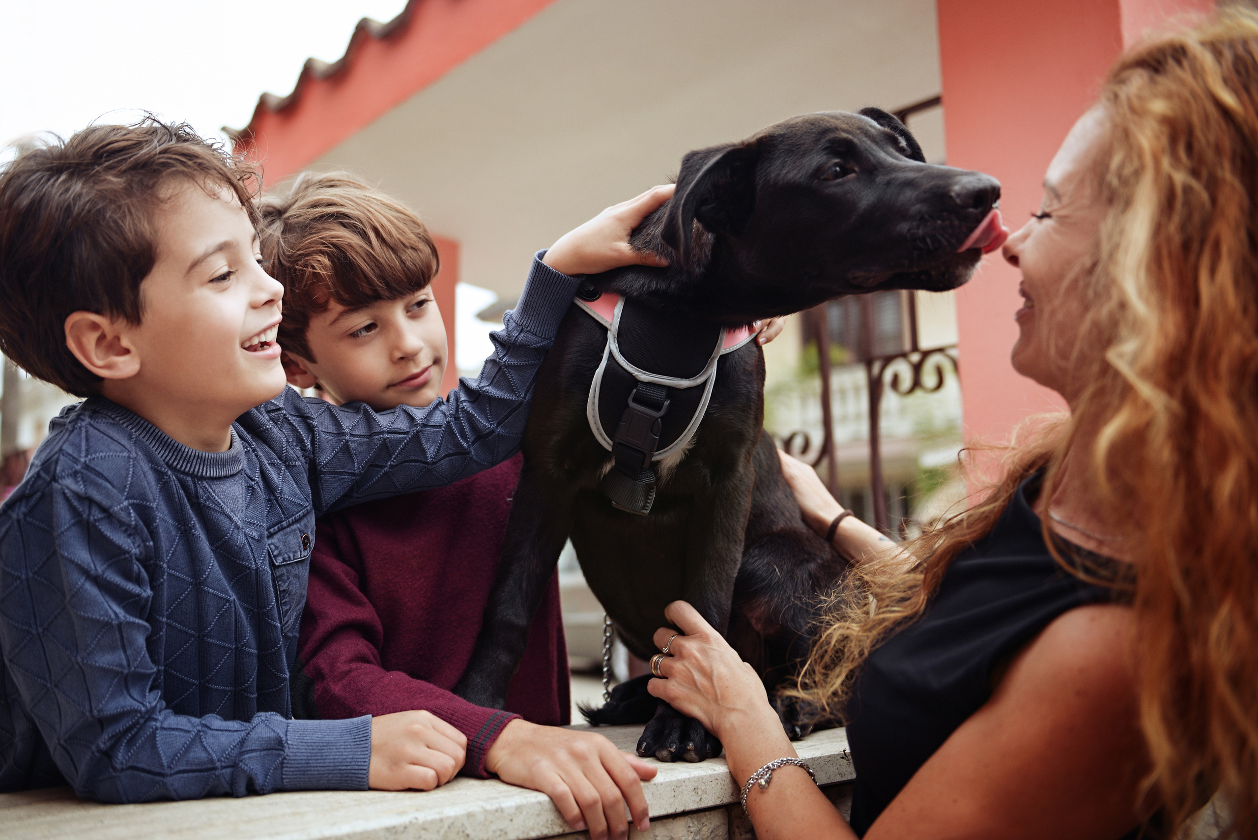 ROSSELA CON I FIGLI A CASA SUA