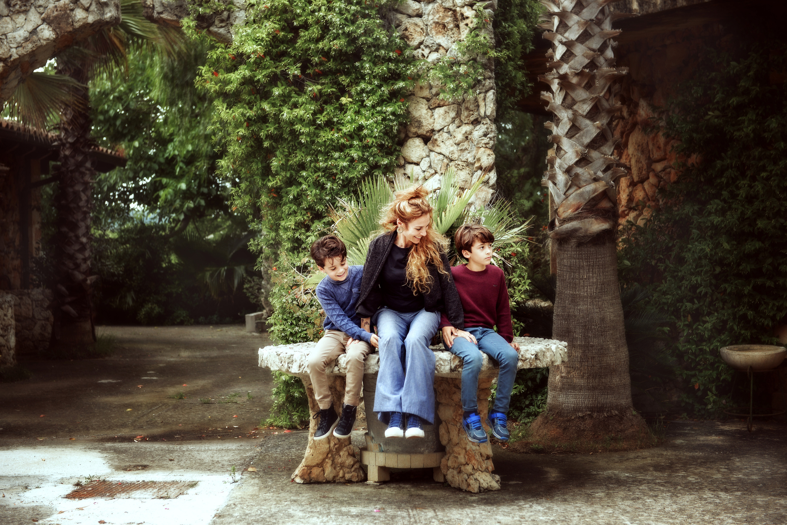 ROSSELA CON I FIGLI A CASA SUA