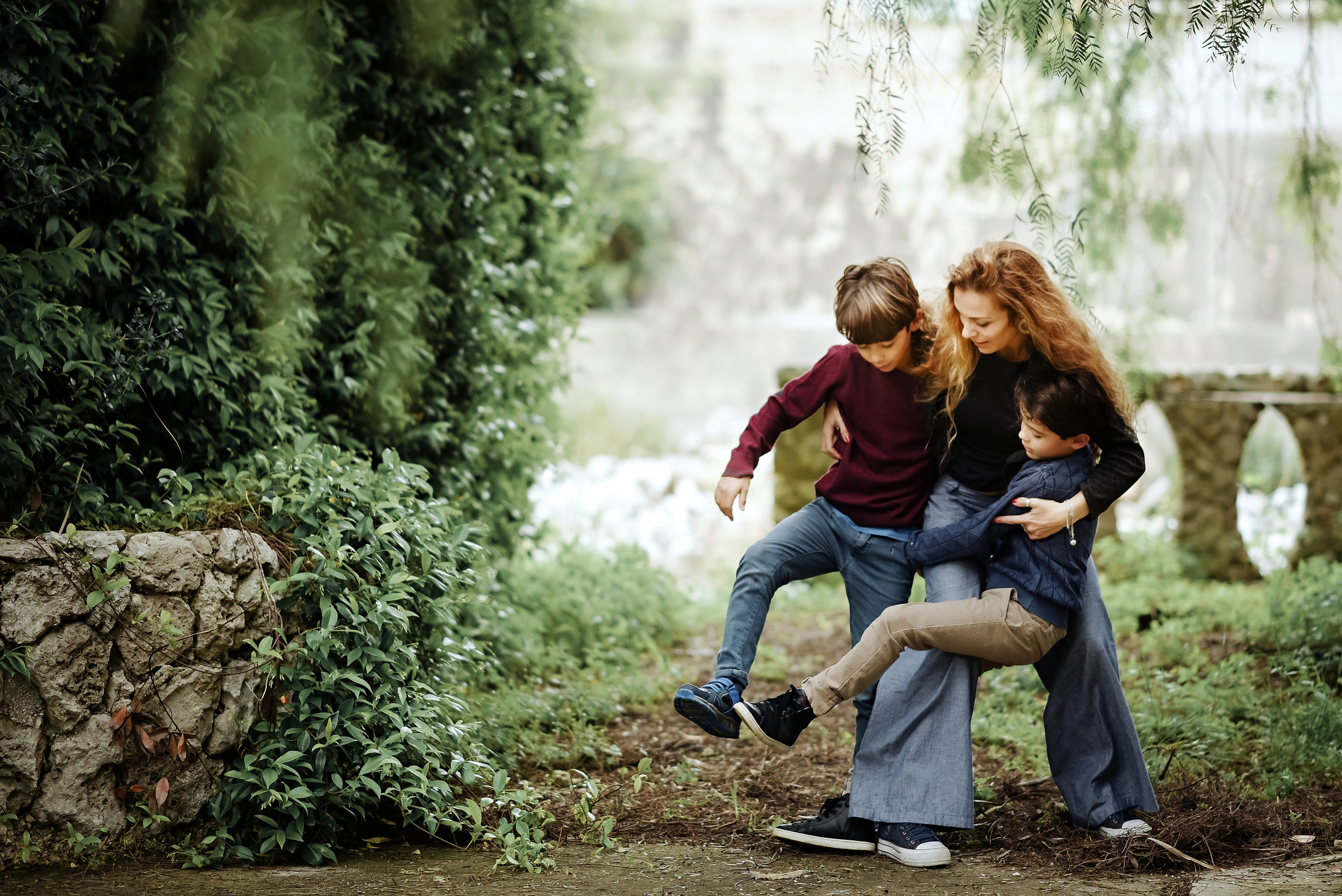ROSSELA CON I FIGLI A CASA SUA