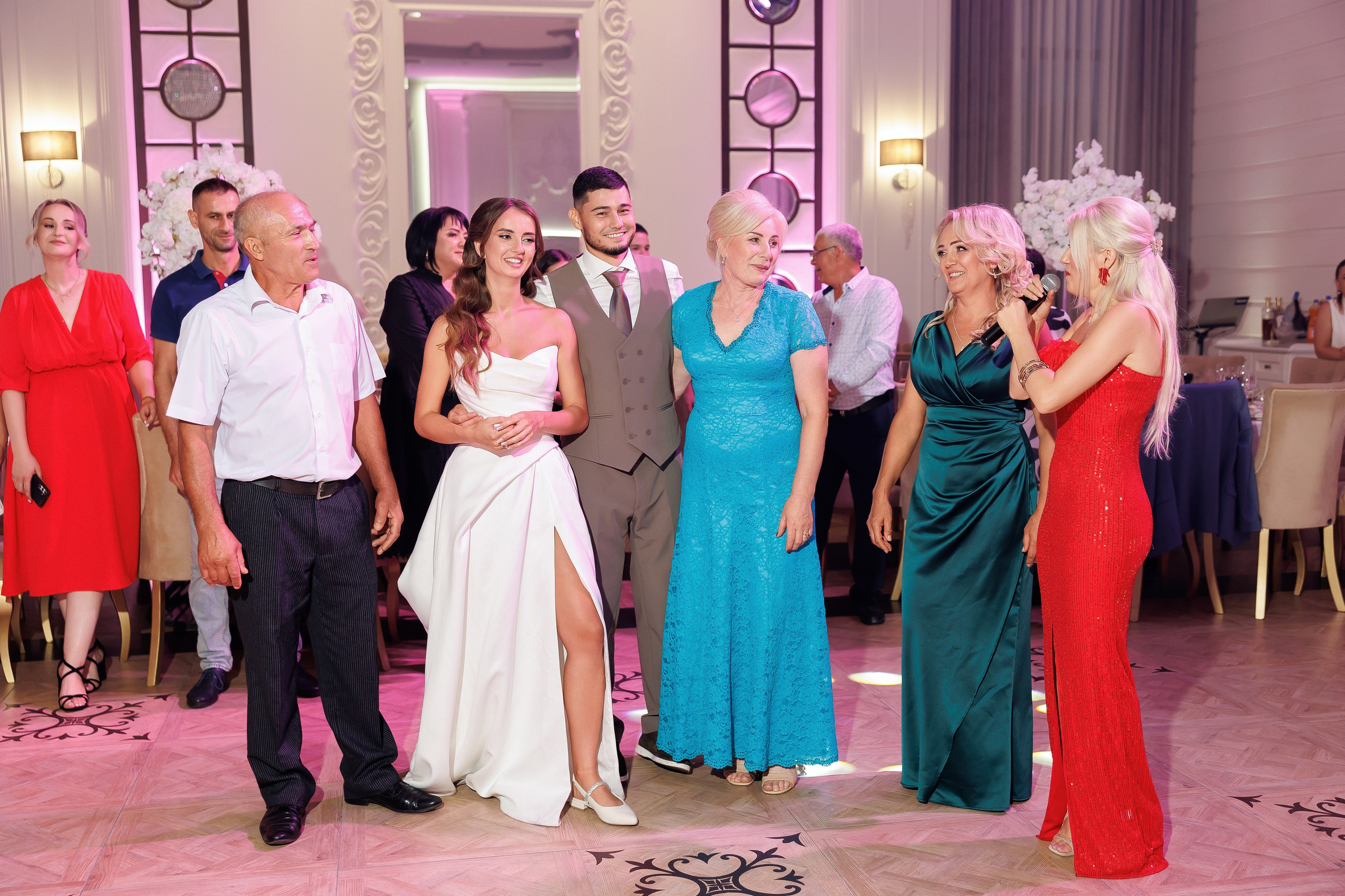 Eugen & Livia — Grand Elysee — Wedding Day. Servicii Foto și Video 067188353