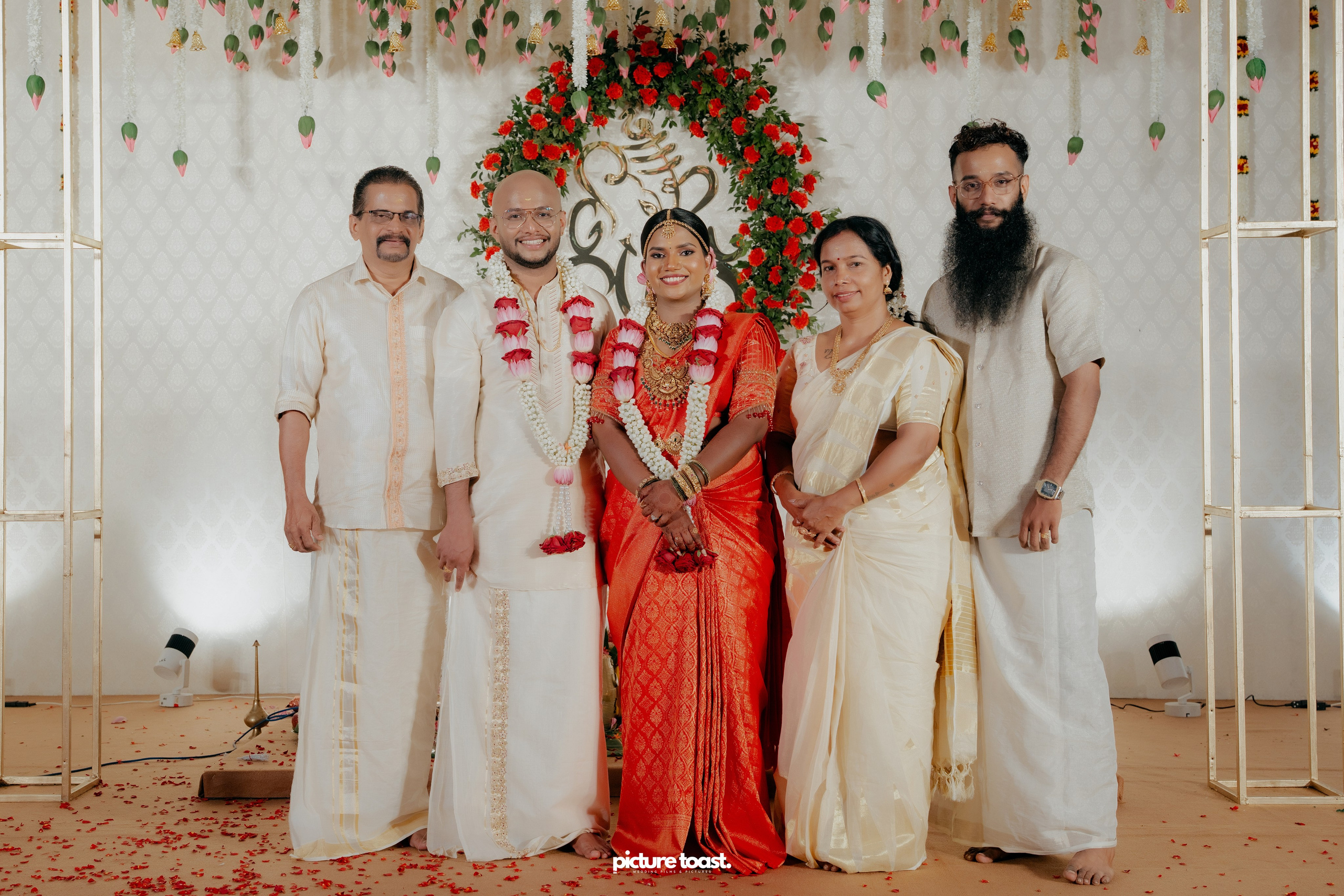 Traditional Kerala Hindu Wedding Ft. Anusree & Vishnu. Fine art Wedding Photographers in India & Canada