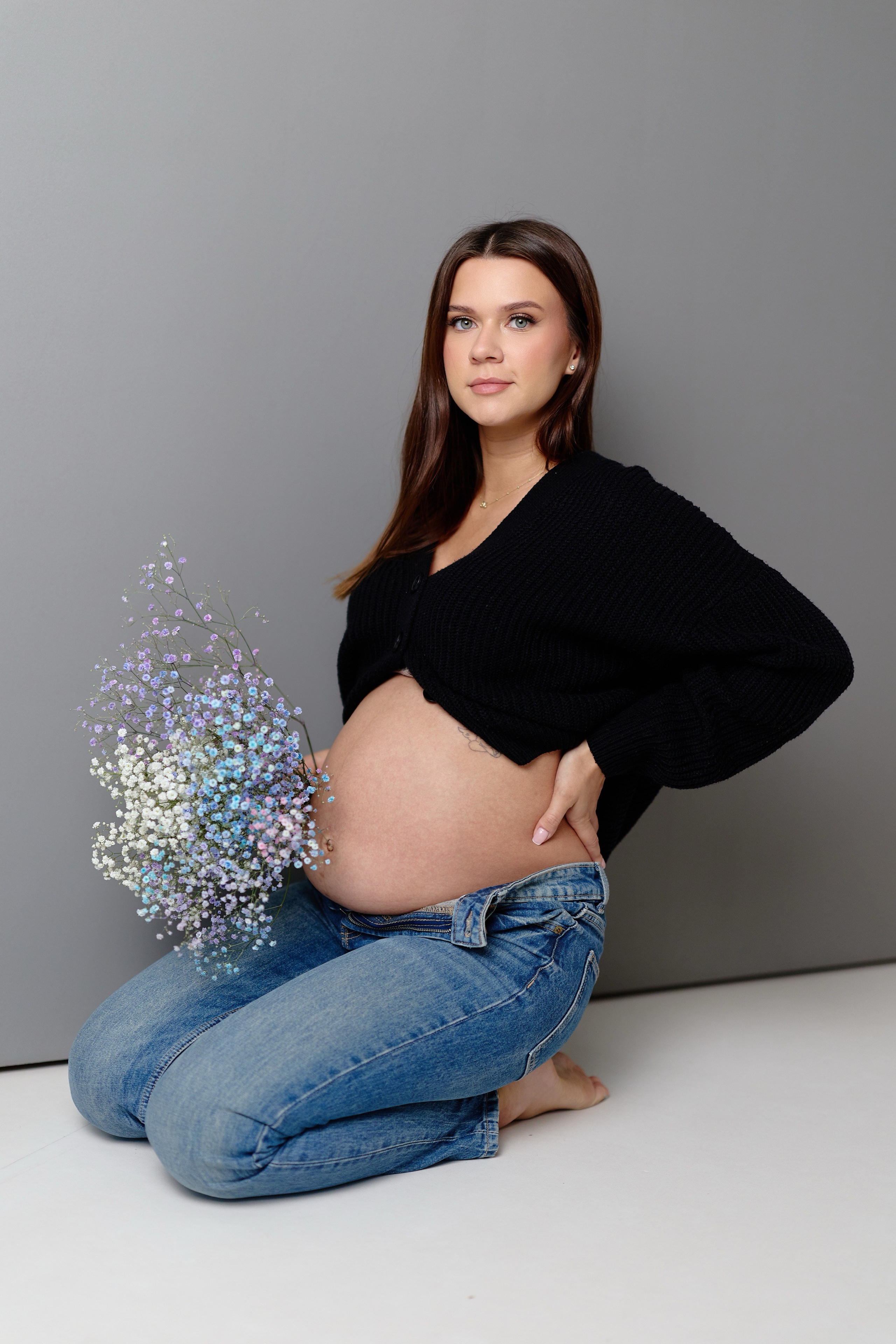 Sesja-brzuszkowa-w-studio. Daniel Chróściel Studio Myslub Fotografia i wideo ślubne