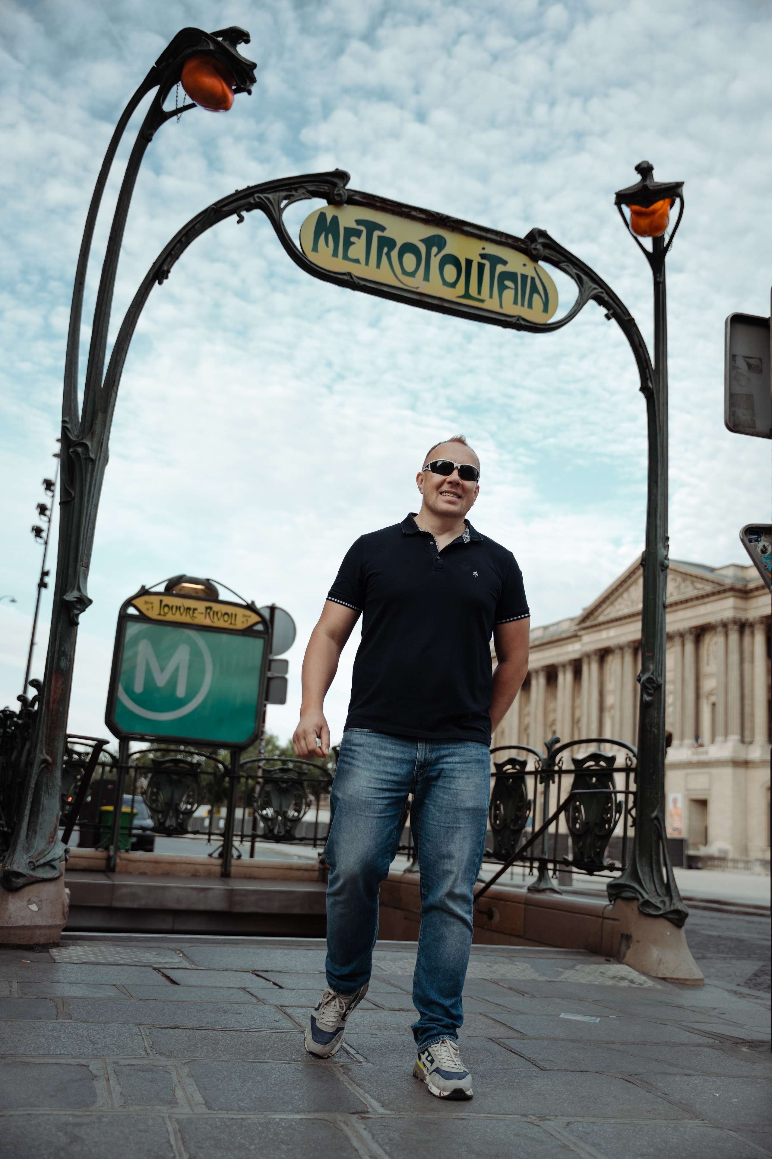 Family walk through the morning Paris. Фотограф в Париже Полина Осипова