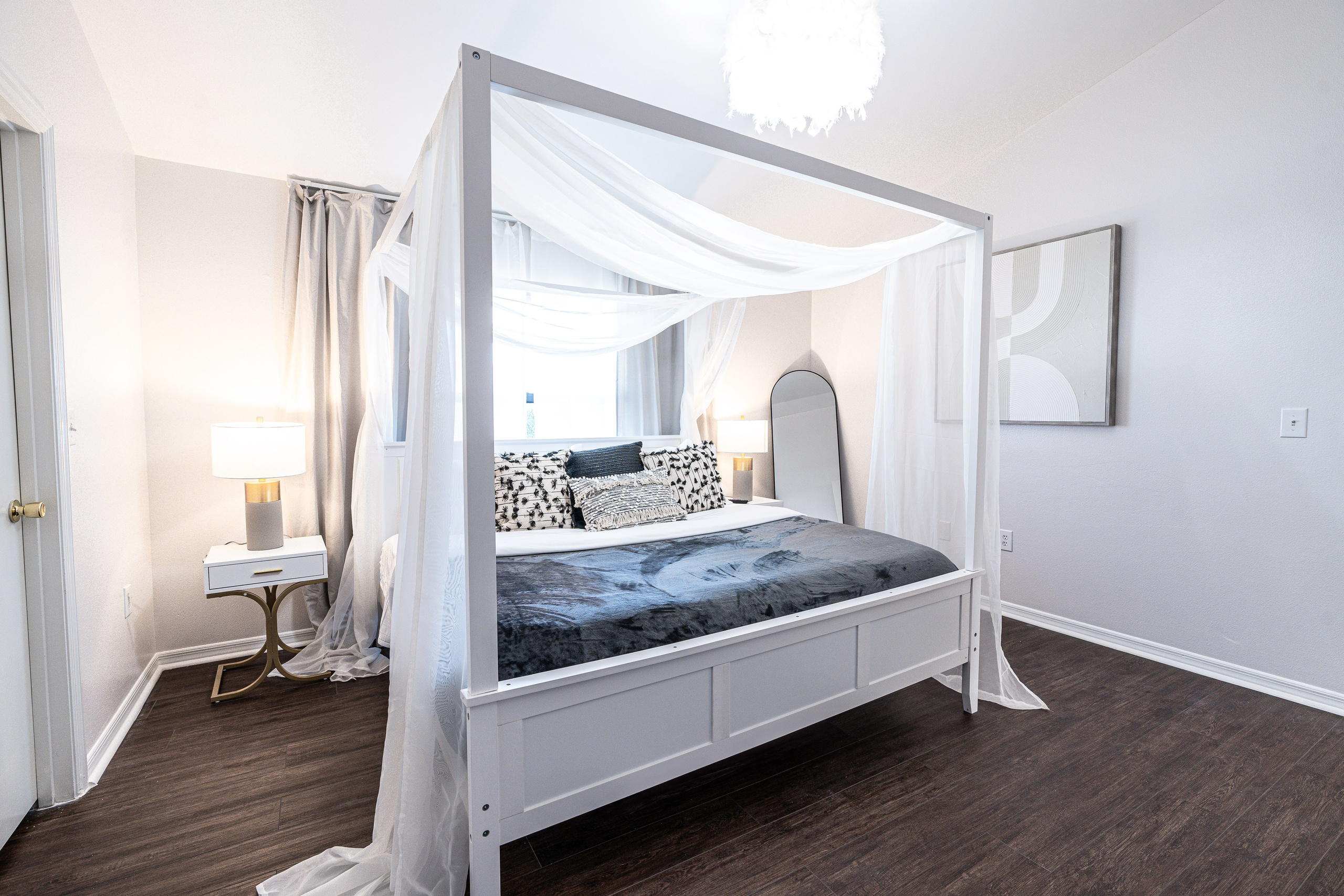 The house is for Rent AirBNB: https://ru.airbnb.com/rooms/1023445326769536774?_set_bev_on_new_domain=1702356155_MDFhNDI0ZDdjMDhj&source_impression_id=p3_1702356155_K3LTjNJeF83QUyI0