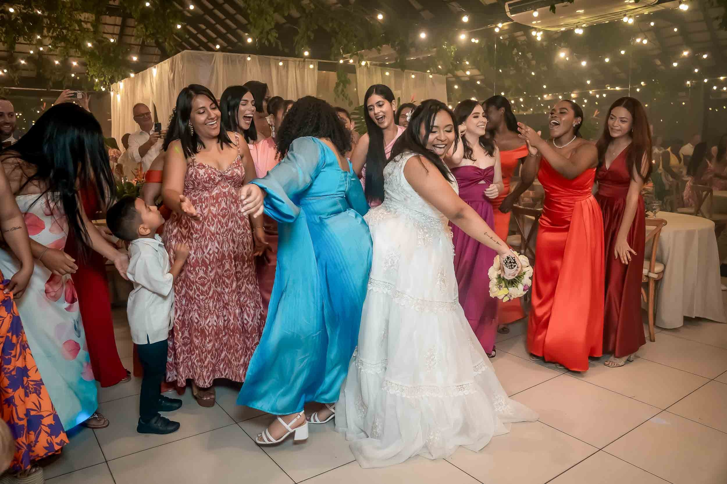 Boda en Cali. La Reserva eventos - Jully & Jonathan. Karen Ortiz Photography / Fotógrafo profesional en Cali - Colombia