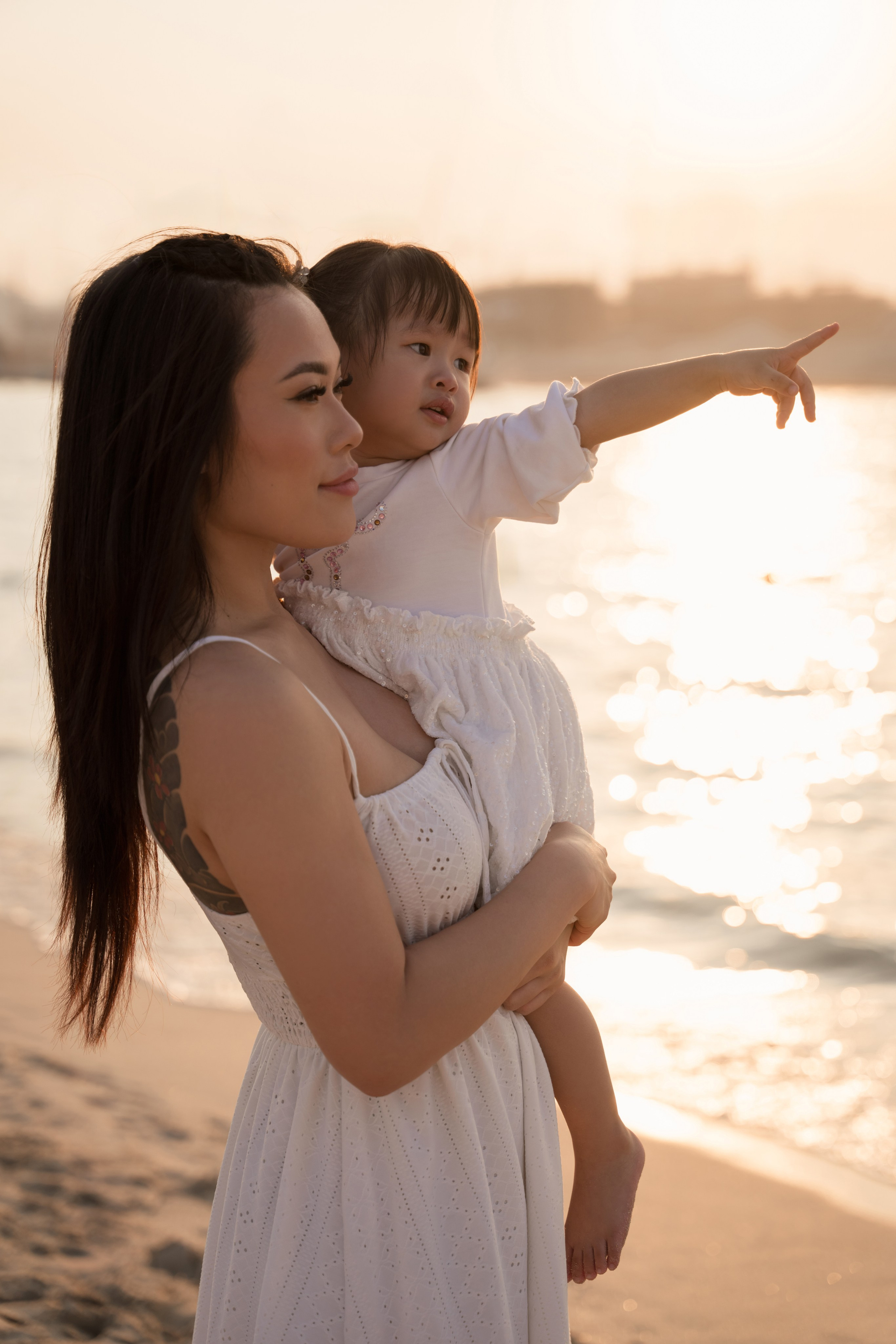 Sea breeze and giggles. Angela Iakovleva — Family Photographer in Dubai