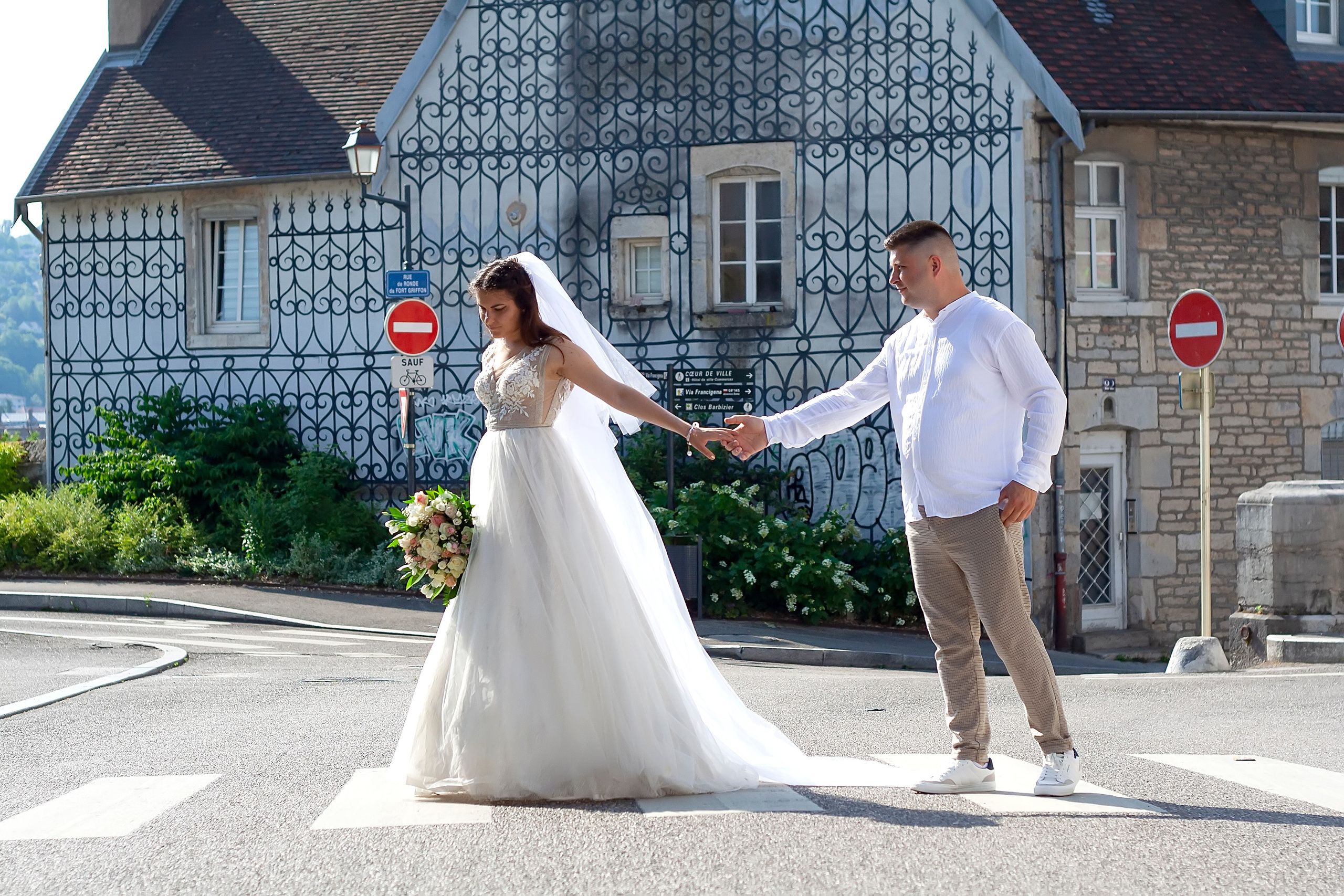 Promenade photo de mariage à Besançon: Julia et Denis. Photographe et graphiste Anastasiia LITVIN - Besançon, France