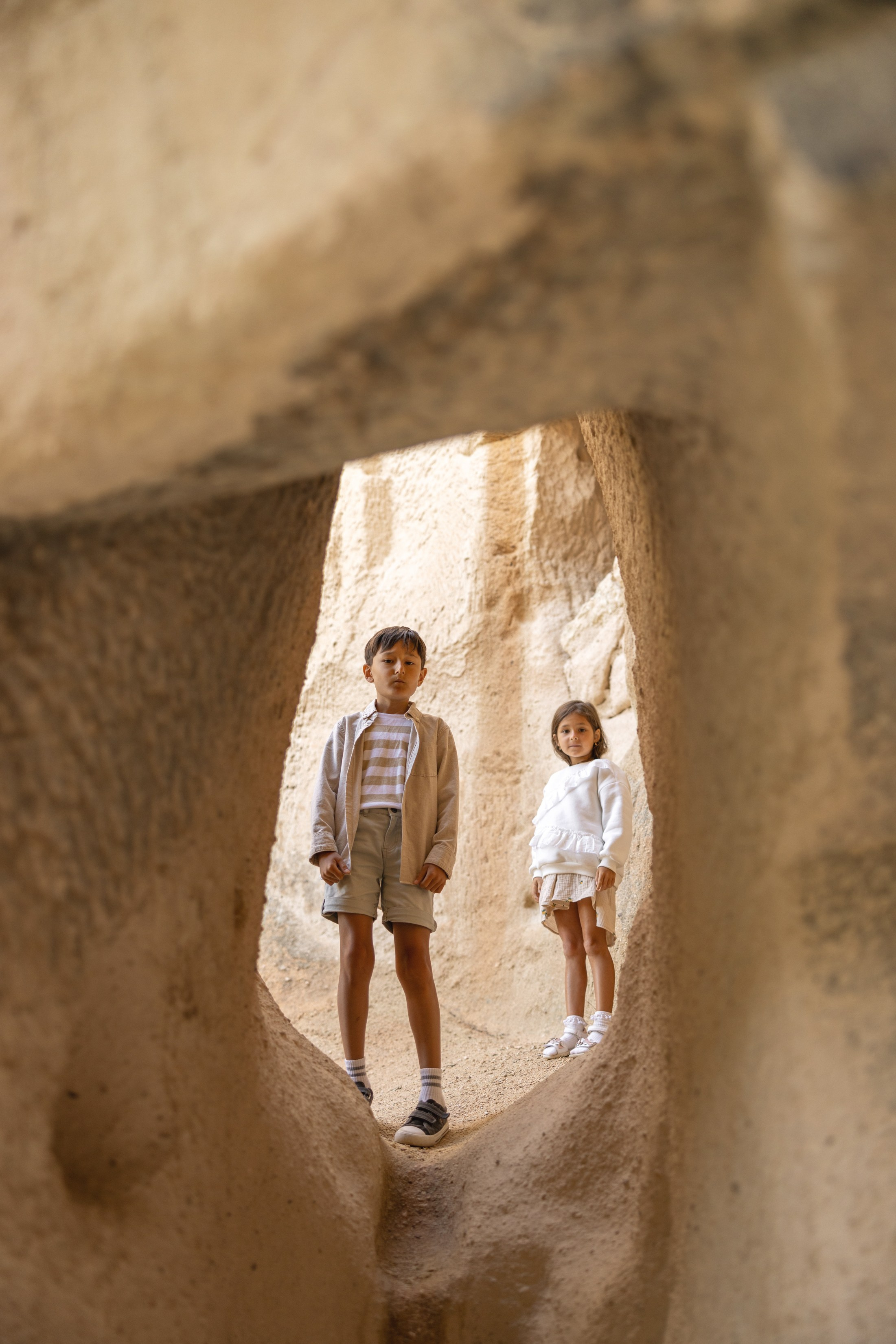 Family Photoshoot at Sunrise with Cappadocia’s Hot Air Balloons. Julia Ganch I Fashion Wedding Photography I Cappadocia Turkey
