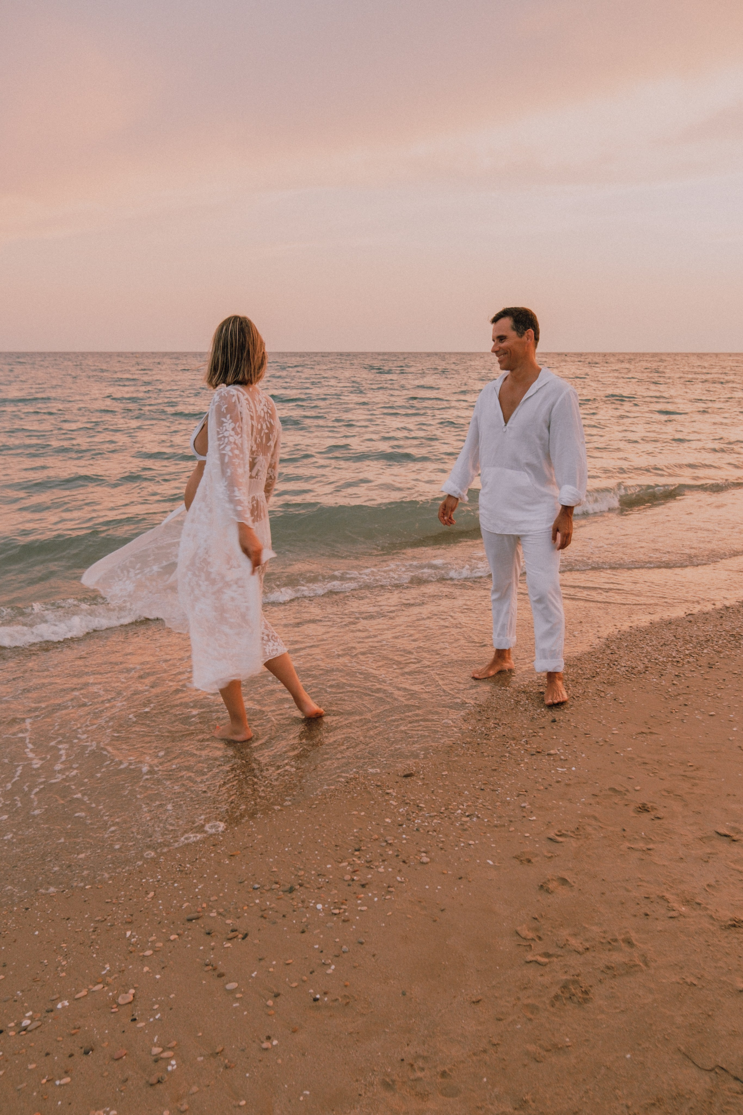 Sesión embarazo en la playa. Fotografía profesional en Calafell - Elena Medvedeva
