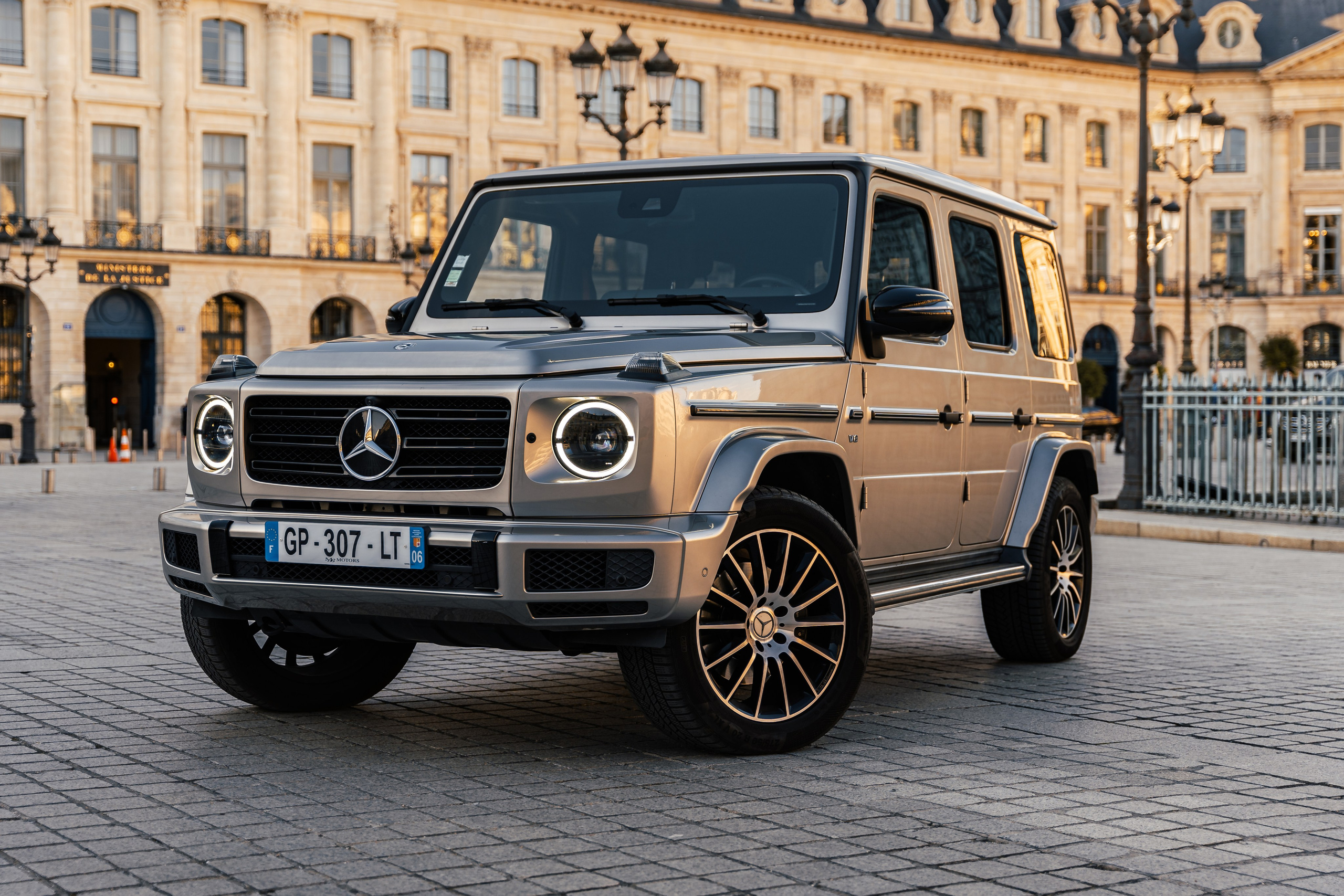 Mercedes Benz G500. Photographer in Paris — Vitalii Motruk
