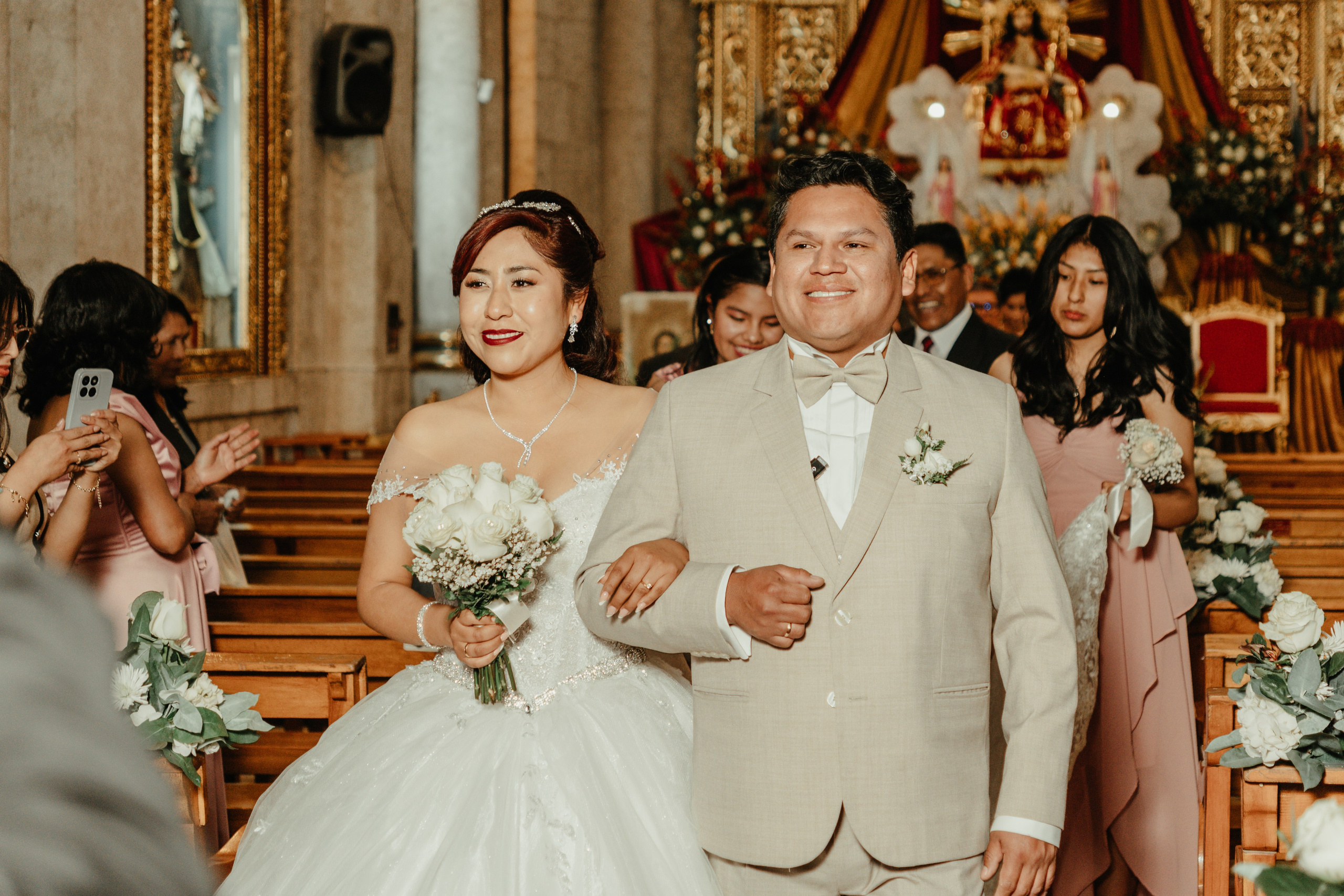VANESSA + FRANKLIN BODA RELIGIOSA. Studio KVTA | Fotografía y Video de Bodas en Arequipa