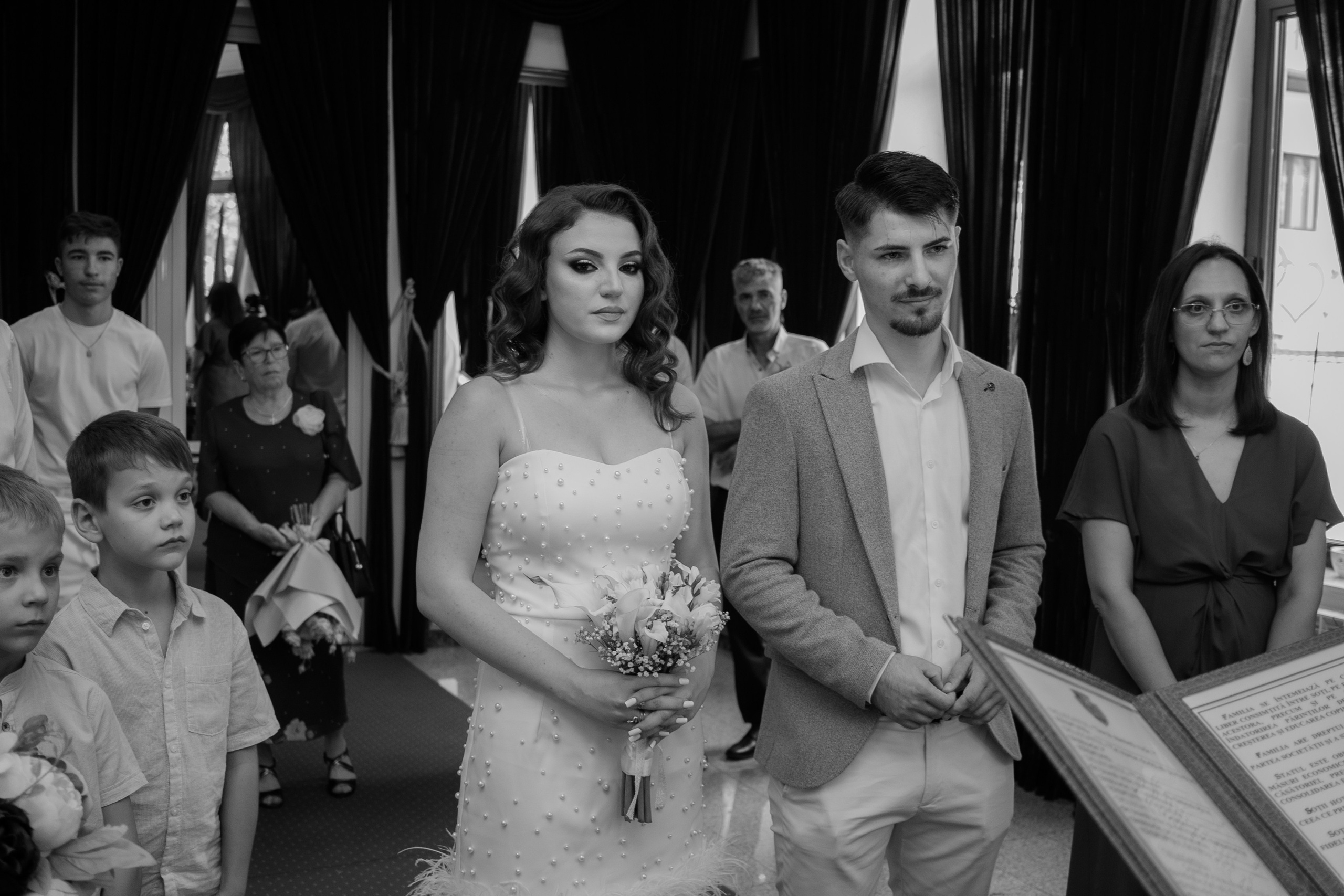 Ana & Mihai. Fotograf si videograf — evenimente si studio