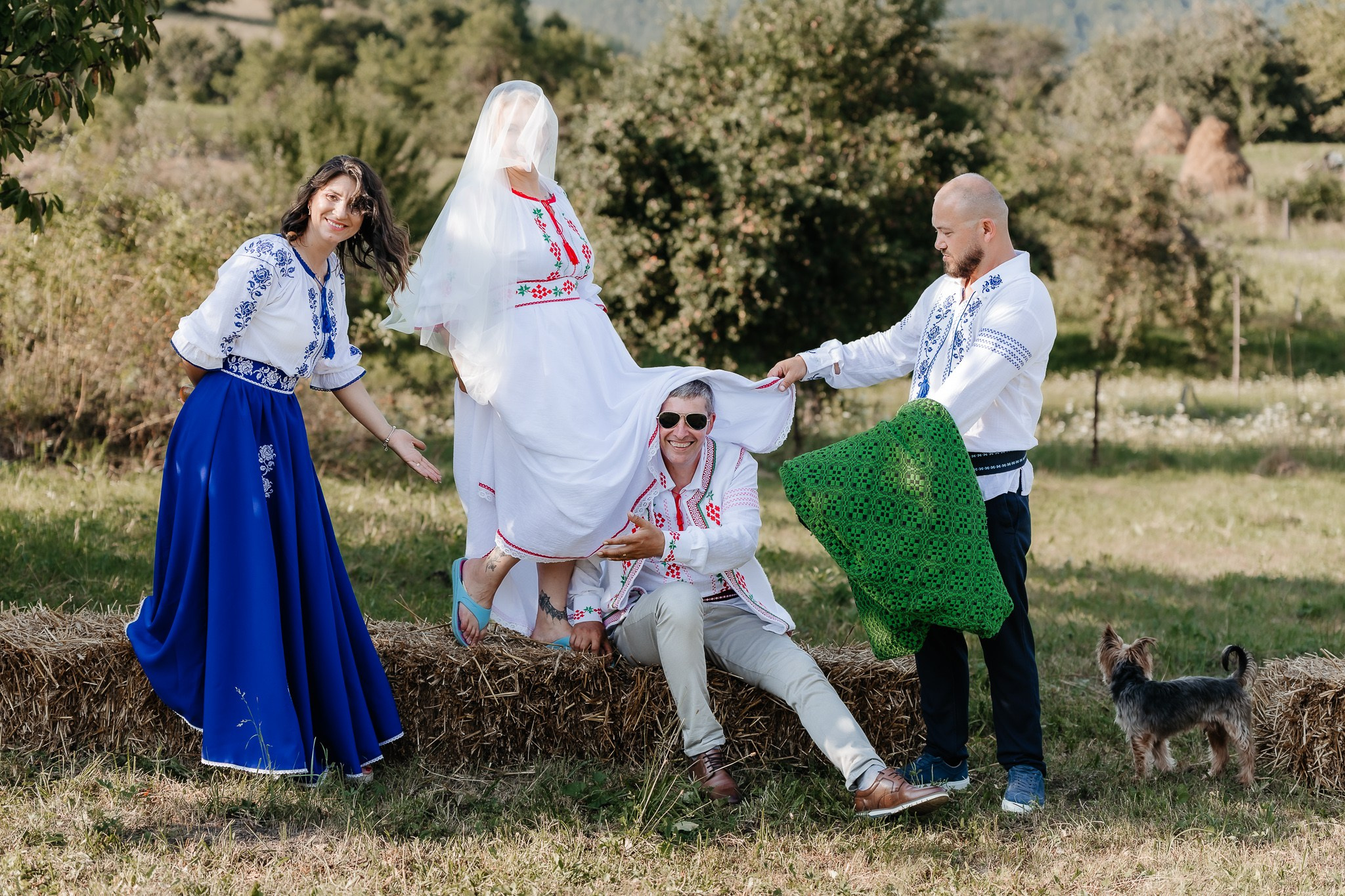 Tradiție și distracție. FotoACTIV.ro - Imaginea ta contează