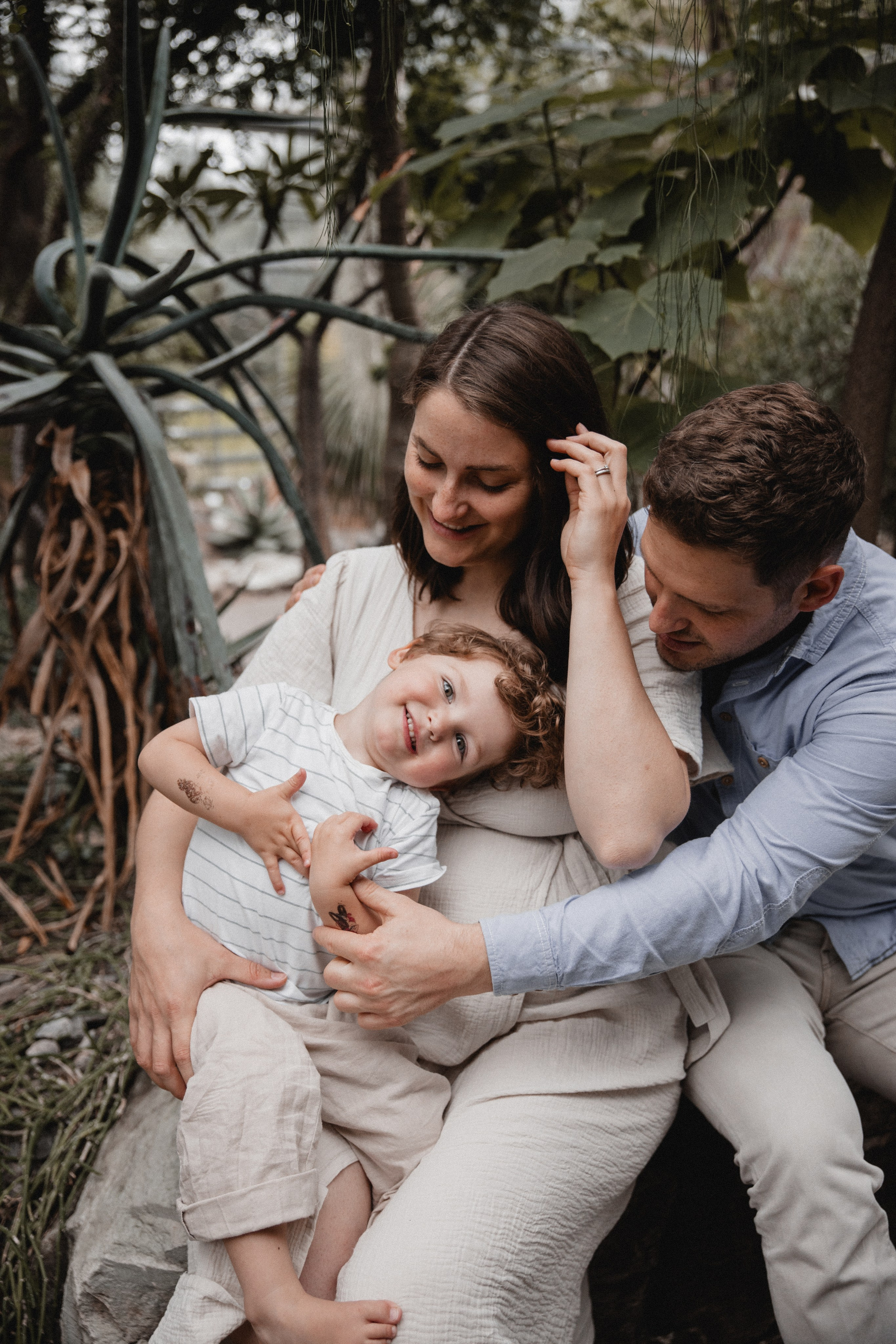 Babybauch Shooting im Botanischen Garten Bochum | Reiche Fotografie. Hochzeitsfotografin Bochum | Halyna Reiche Fotografie NRW