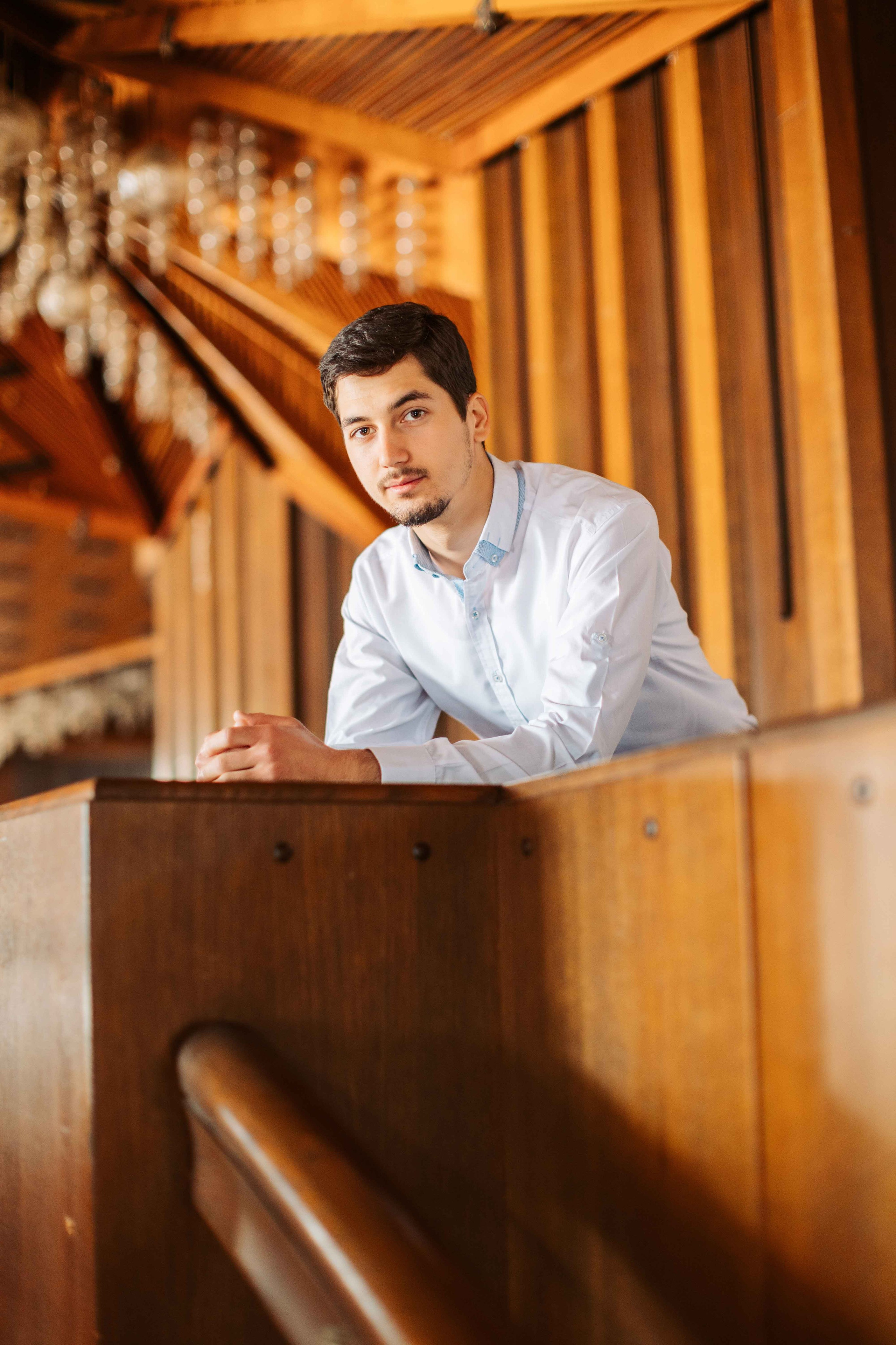 12C — Unirea. Contrast Studio