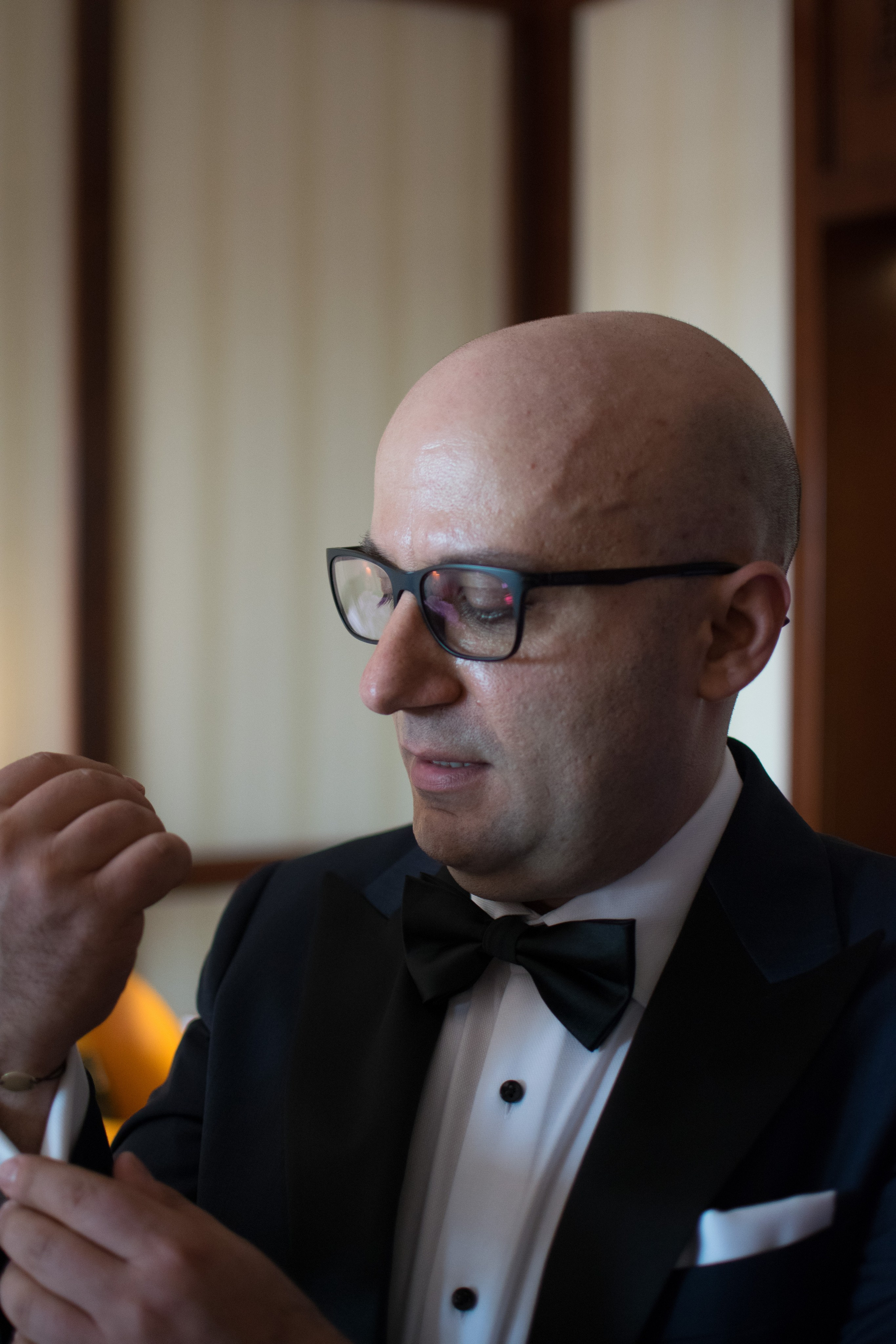 Photo session at the restaurant, wedding photos, Bucharest wedding photographer, wedding photos in the restaurant, bridal posing, customs, professional wedding photography, fashion photos, intercontinenta hotel