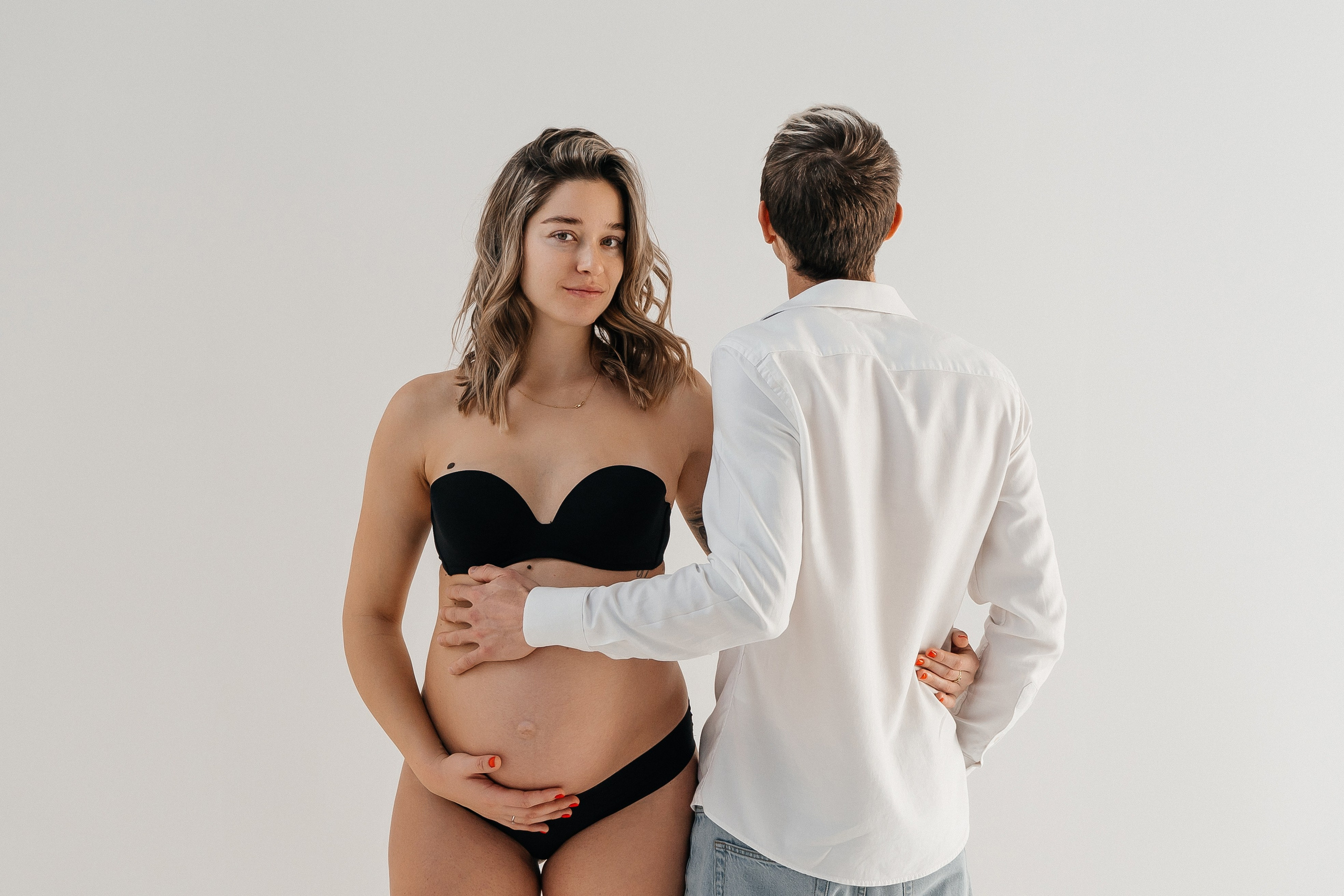 Maternity in studio. Family and wedding photographer in Italy Olga Kulikova