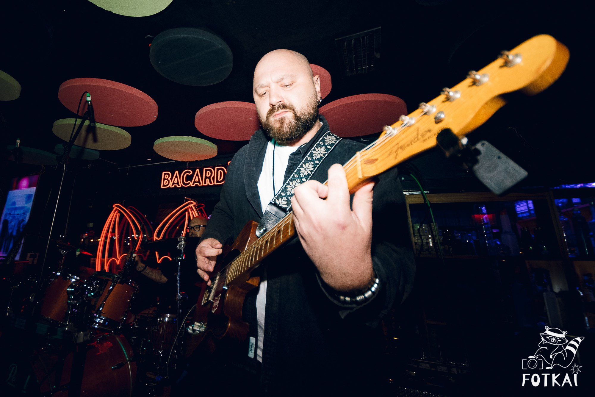 Концерт Delyrio в Confetti Playa Alicante — живое выступление группы, февраль 2026 | FOTKAI