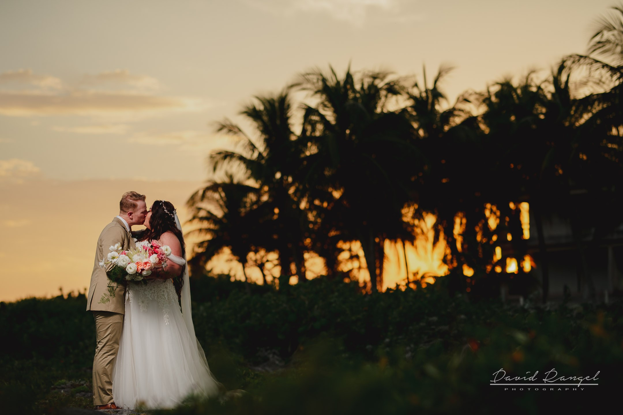 Classic Weddings. Destination wedding photographer based in Cancun and Riviera Maya with service worldwide