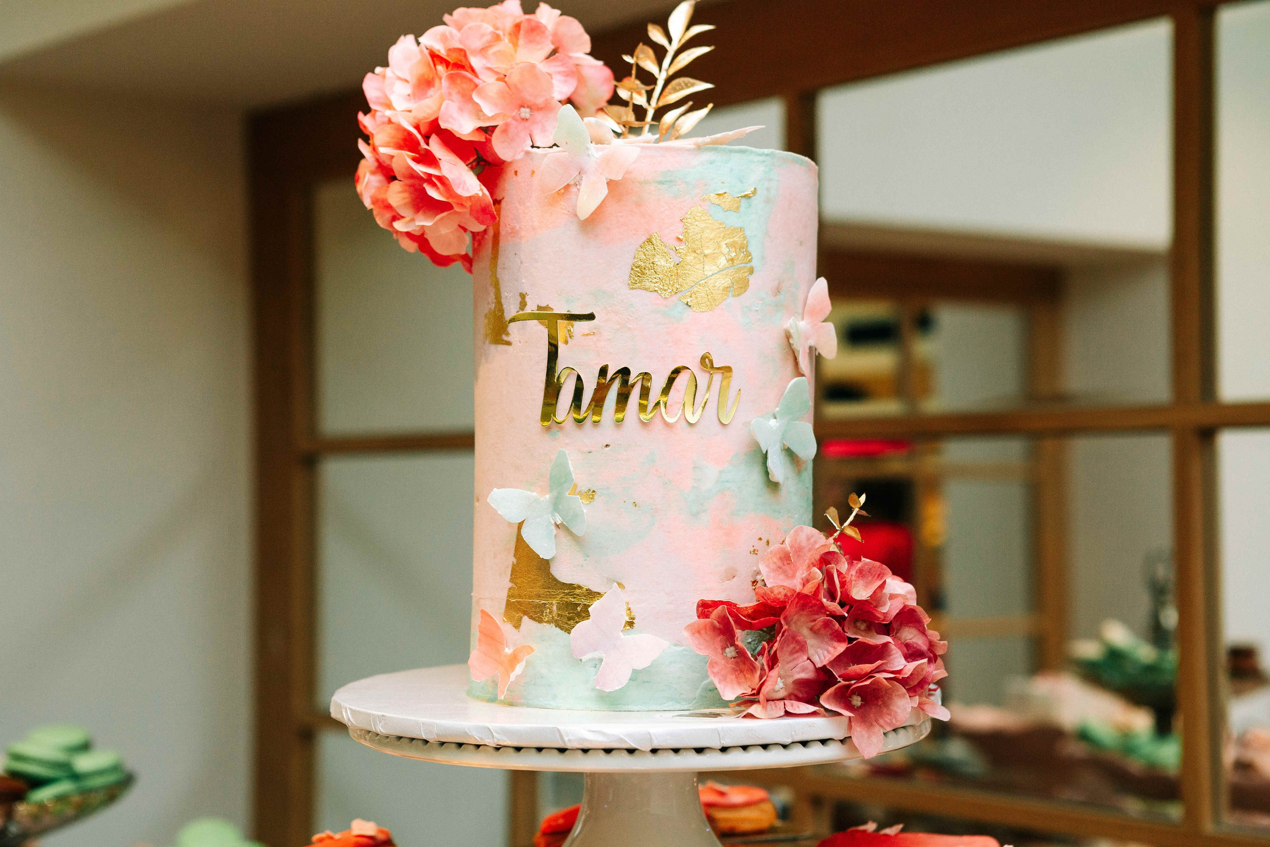 PARTY IN A RESTAURANT WITH THE WHOLE FAMILY. Https://shi-photo.com/