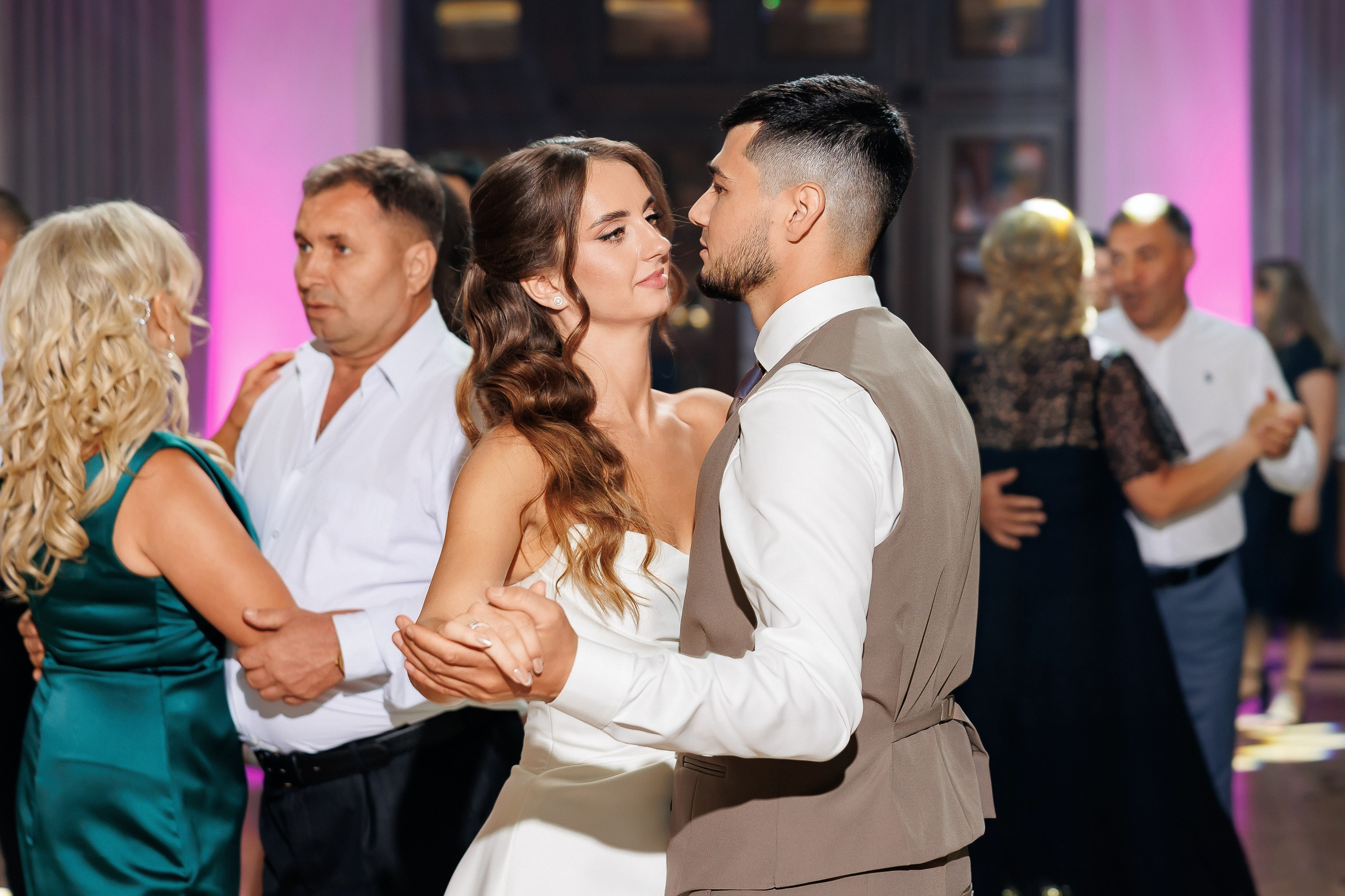 Eugen & Livia — Grand Elysee — Wedding Day. Servicii Foto și Video 067188353