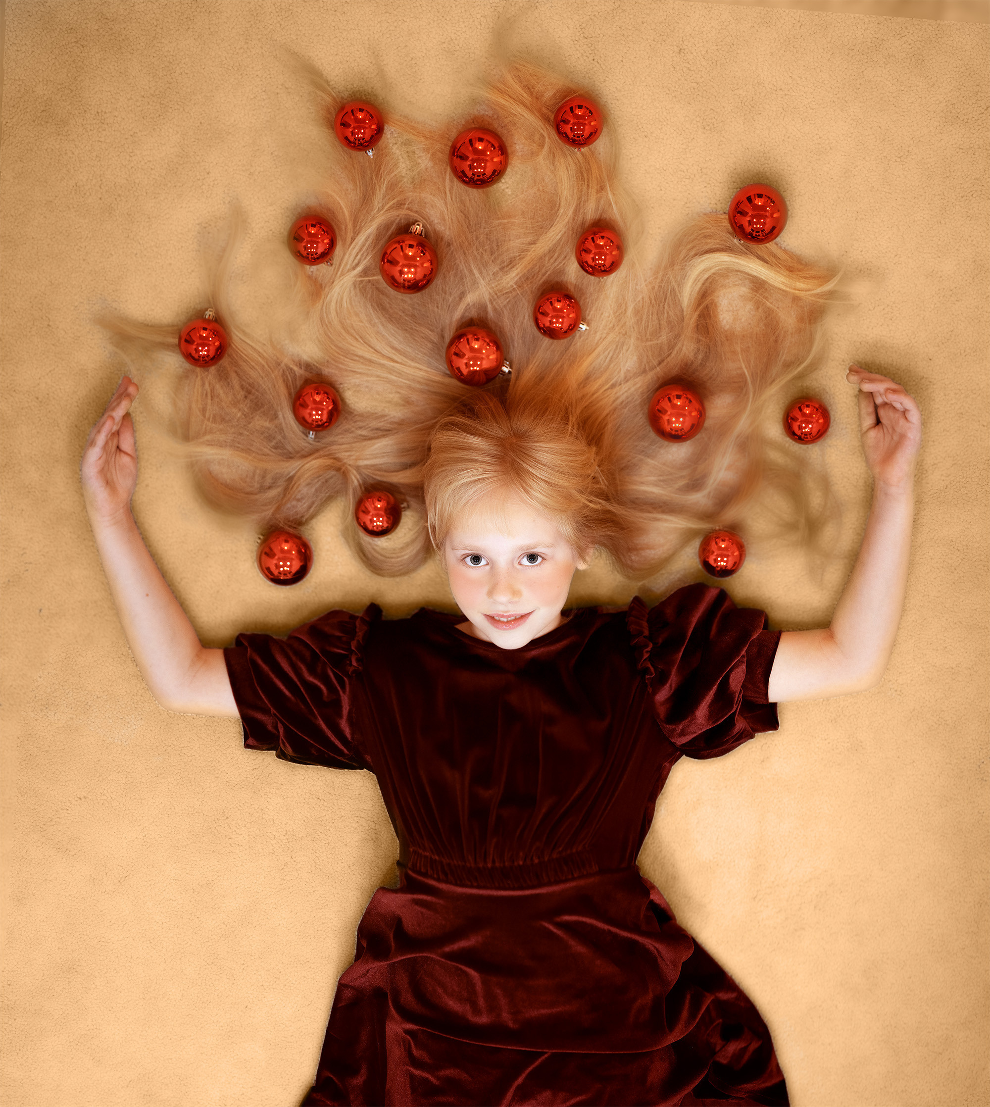 Children at the Christmas tree. Photographer Irina Kozhemyakina. Houston