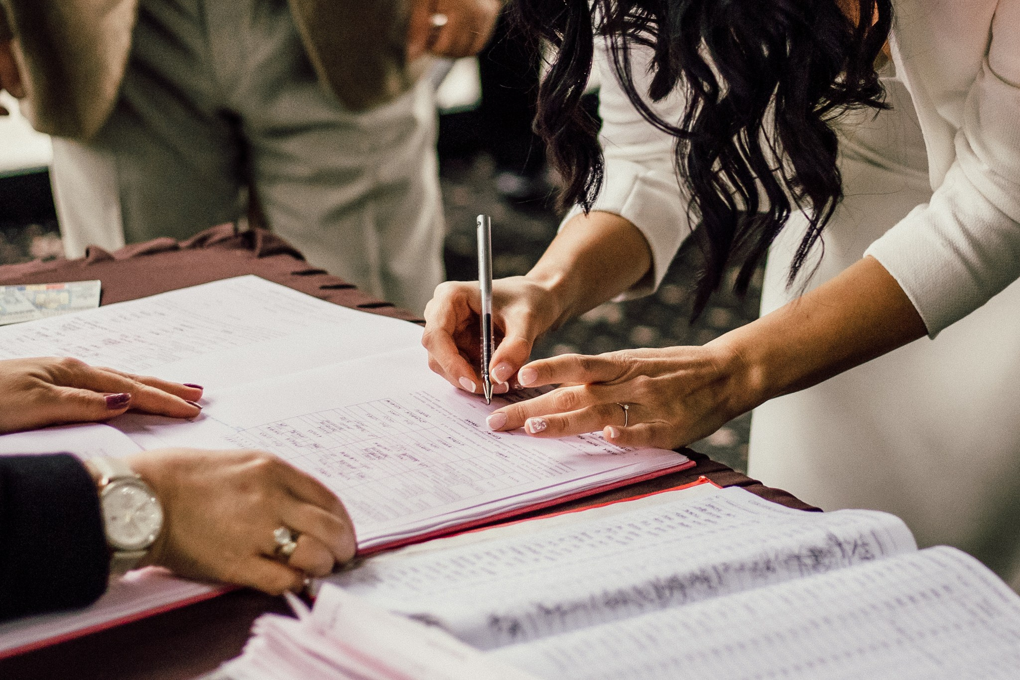 Fotograf stare civila la foisorul din Parcul Central din Cluj-Napoca. Horatiu Fat: Fotograf si Videograf Profesionist Nunta Cluj-Napoca