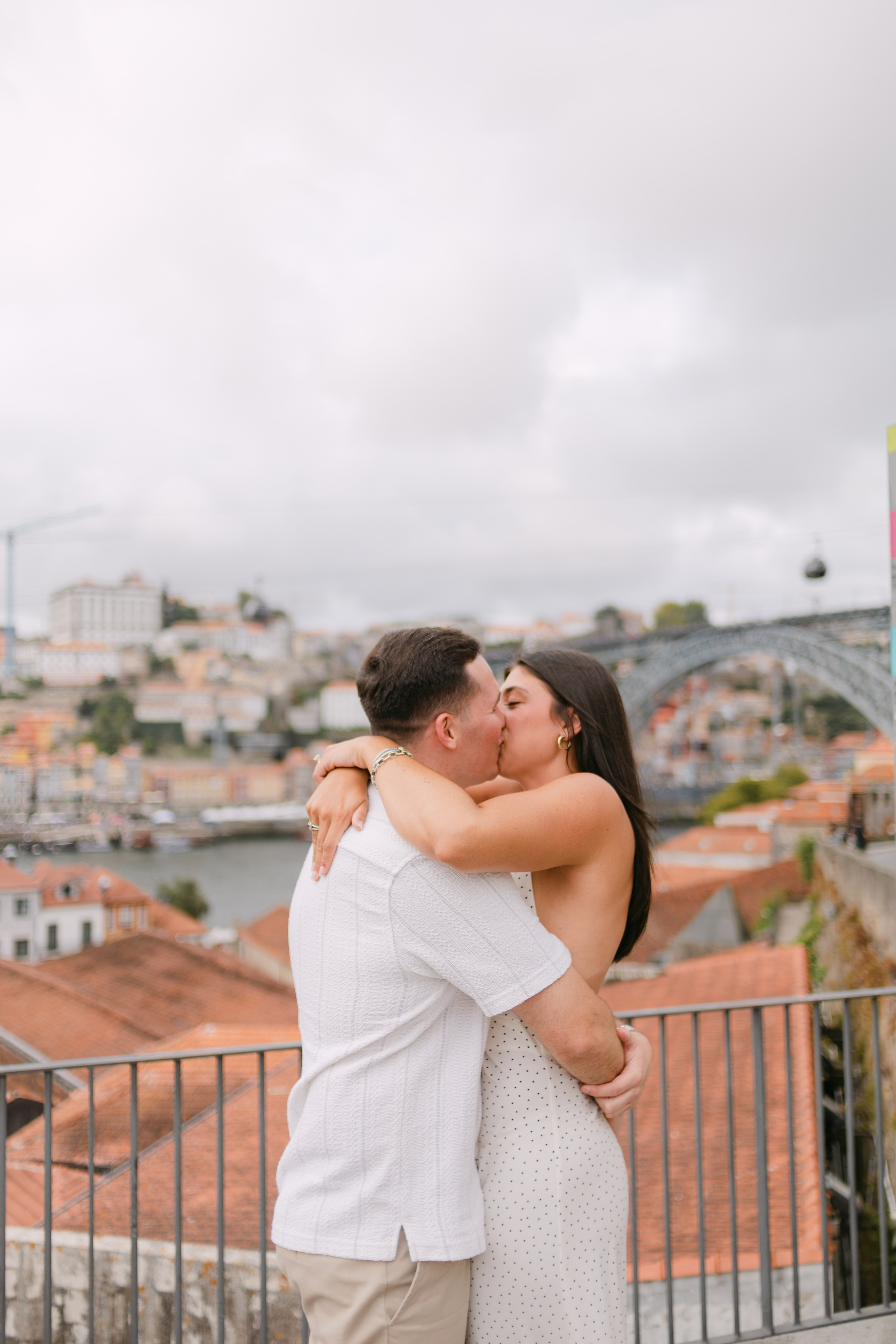 Wedding Proposal in Porto. Fotógrafo de casamentos e destination wedding no Porto, Portugal — Davi Valente | Lisboa, Douro, Roma e Lago de Como