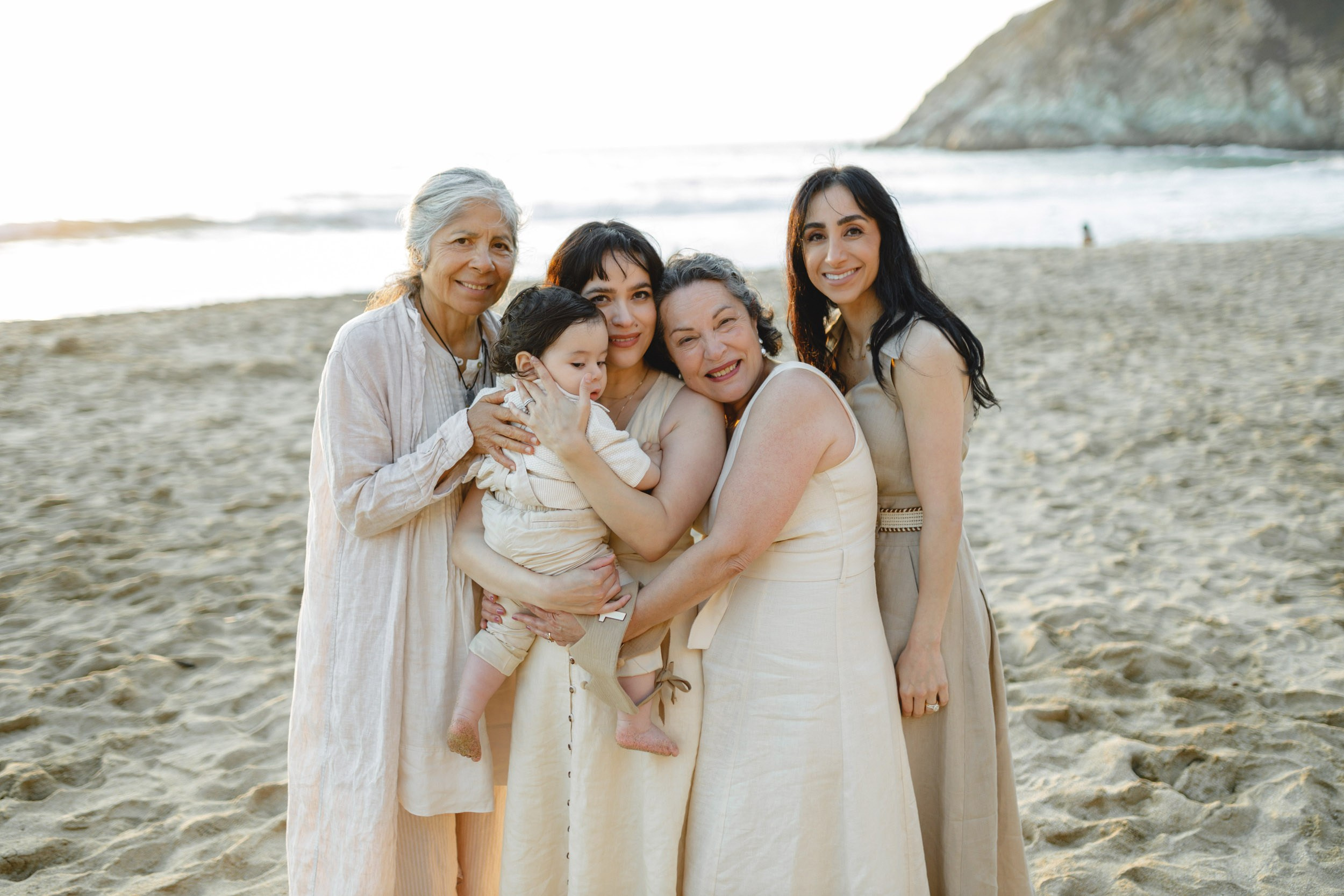 Bay Area Extended Family Photo session. Maternity, newborn photographer in the Bay Area|Iryna Rakivnenko