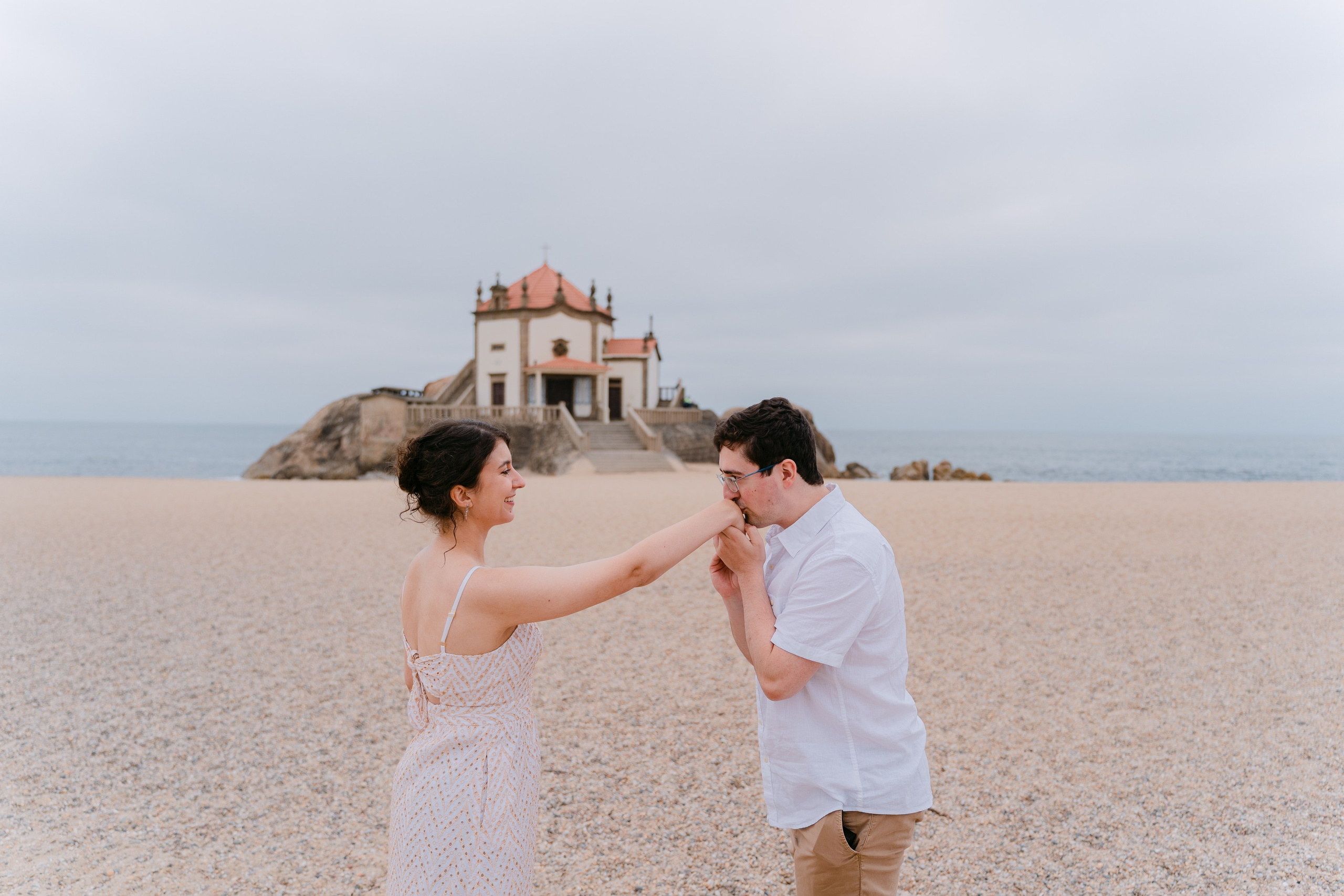 Wedding proposal at Senhor da Pedra. Fotógrafo de casamentos e ensaios para casais em Porto