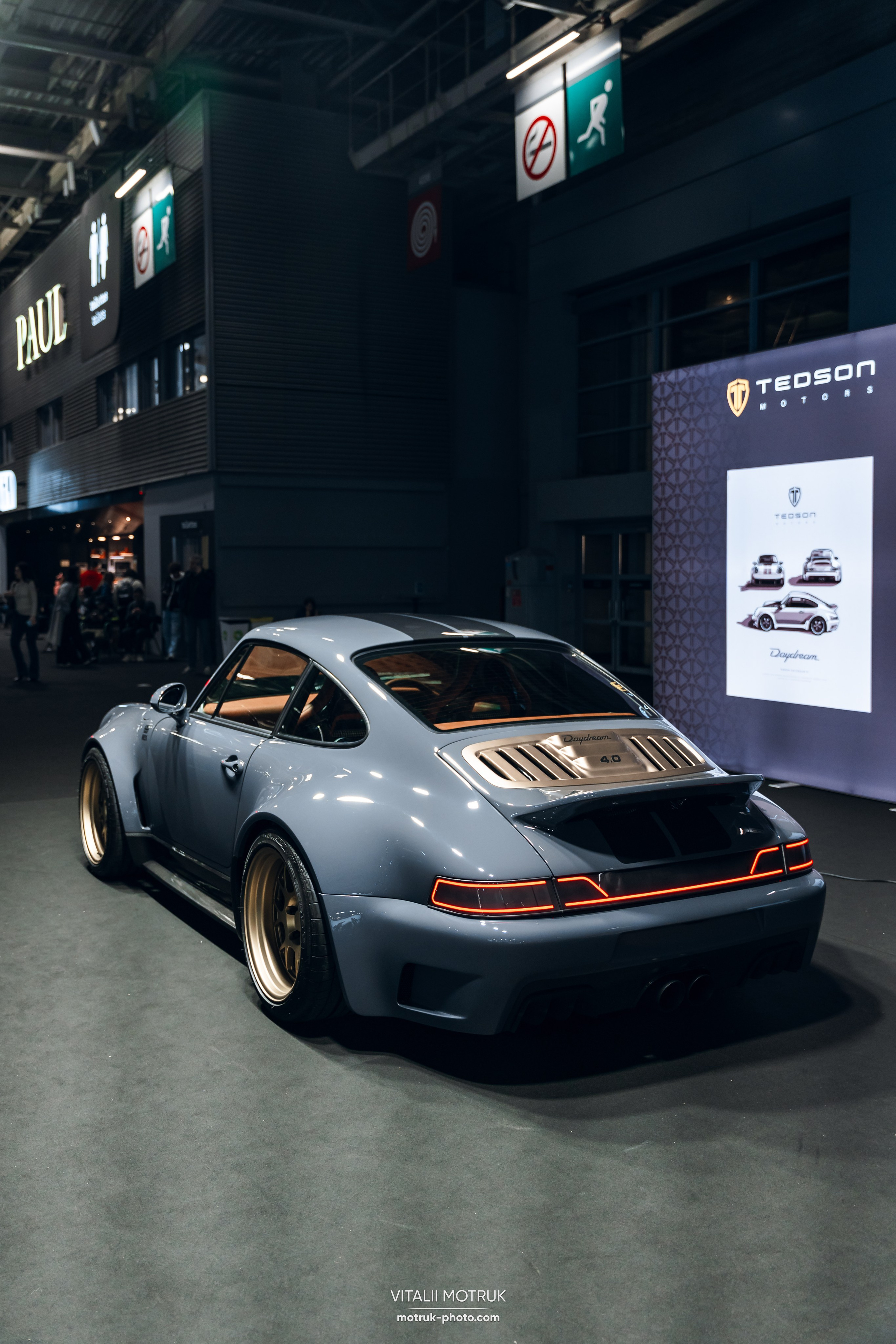 Retromobile 2026. Photographe de voitures à Paris — Vitalii Motruk