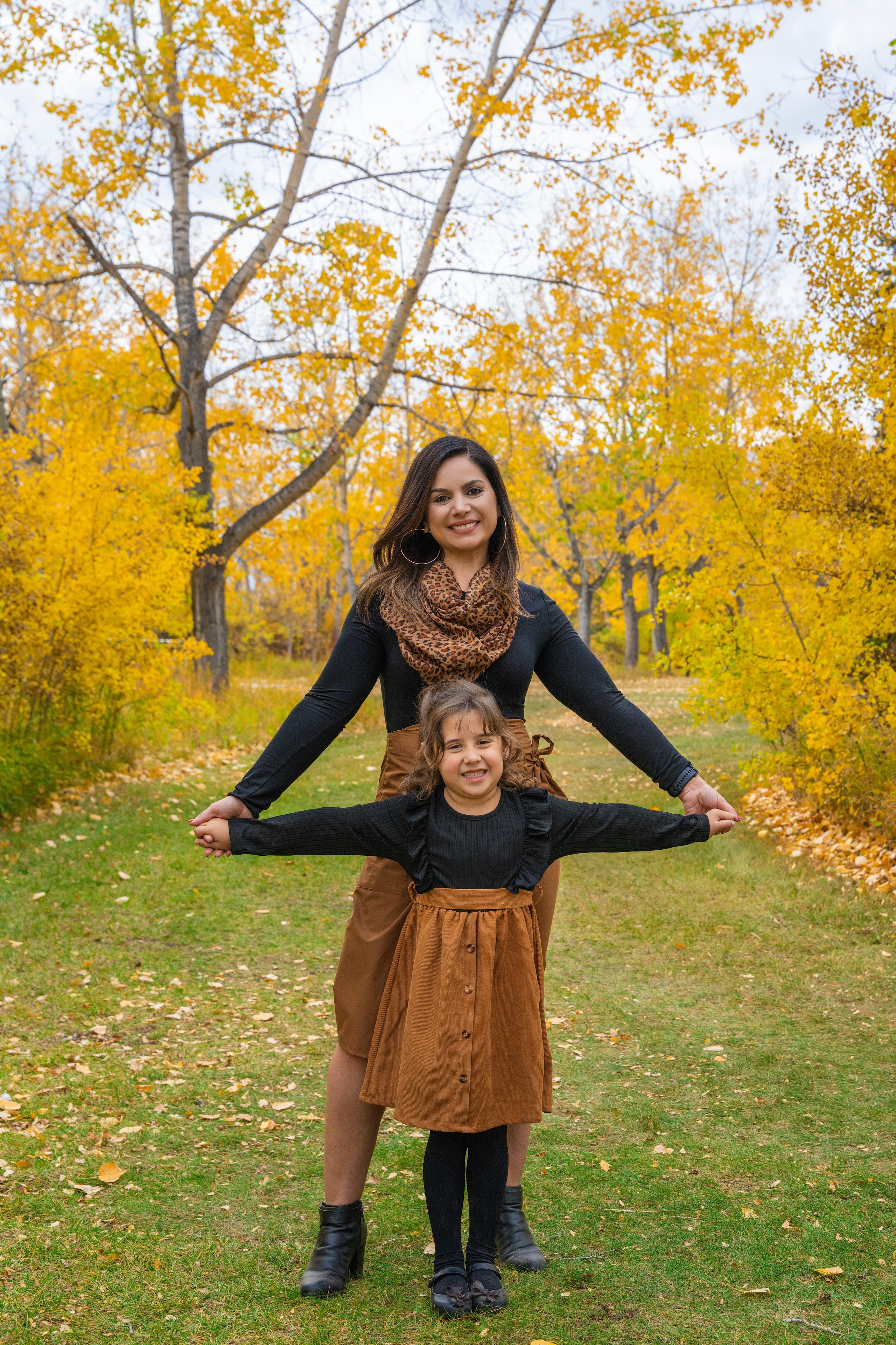 Ariana’s Family. Carlos Lima Photography — Photographer in Calgary