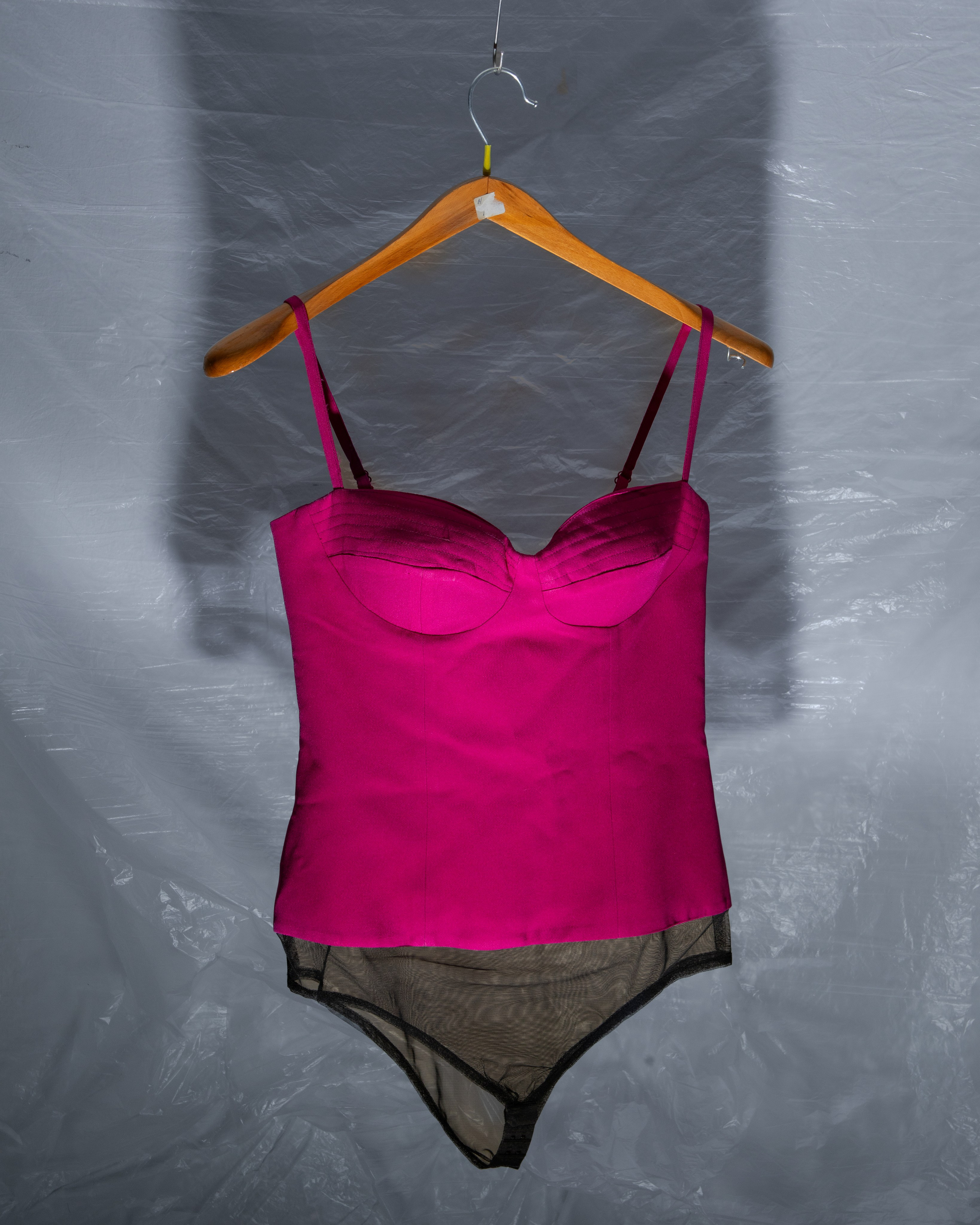 Top / T-shirt / Camicie. Aura Studio / co-design space