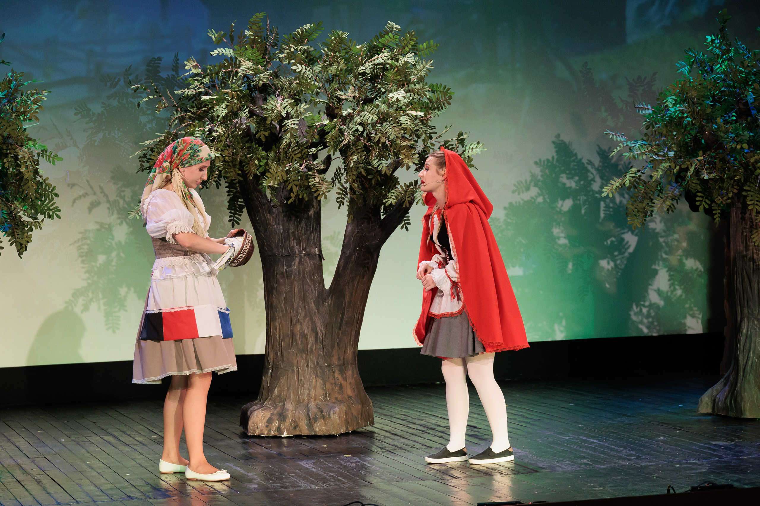 Clounella. Povestea Scufita rosie. ✔️ Фото Видео на свадьбы и крестины Молдова — Cinematic.md