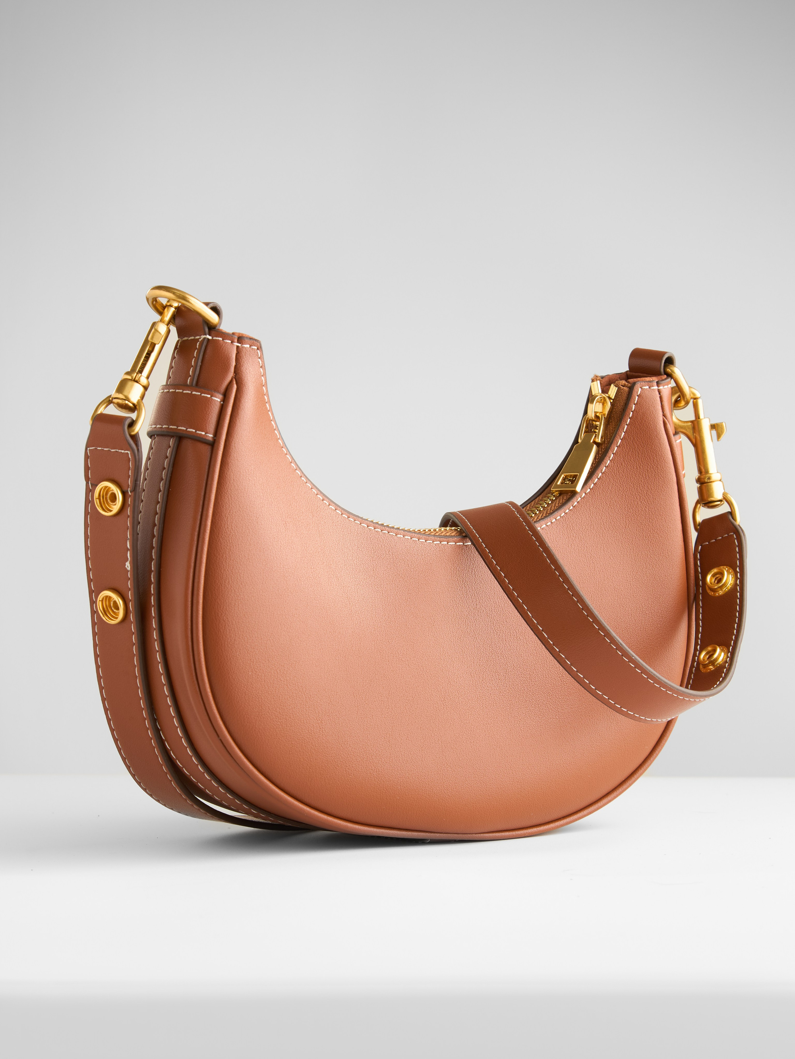 Сумки и кошельки. Предметная фотосъемка в Алматы. Студия фото и видео съемки товаров