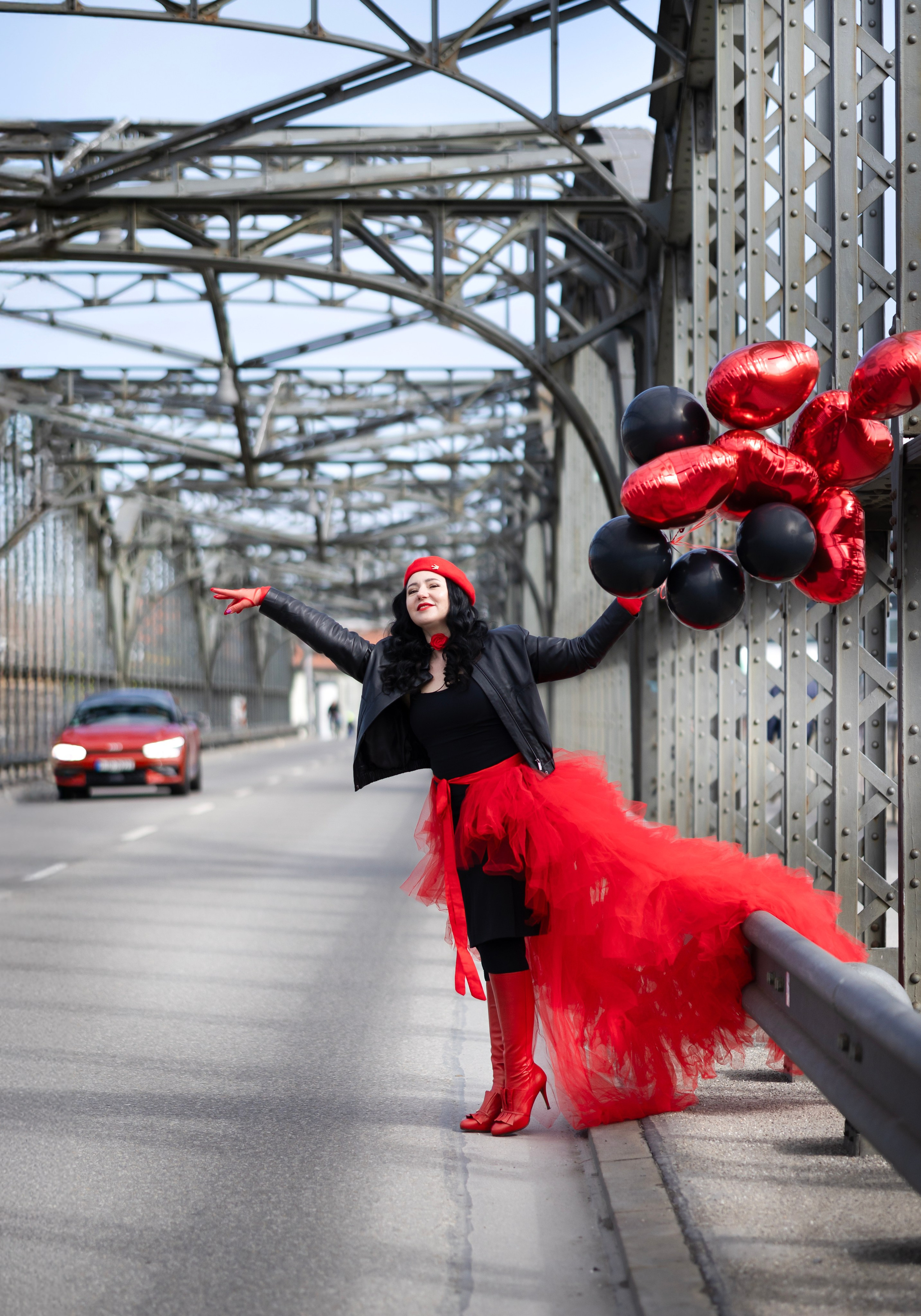 Balloons and red skirt. Фотограф в Мюнхене