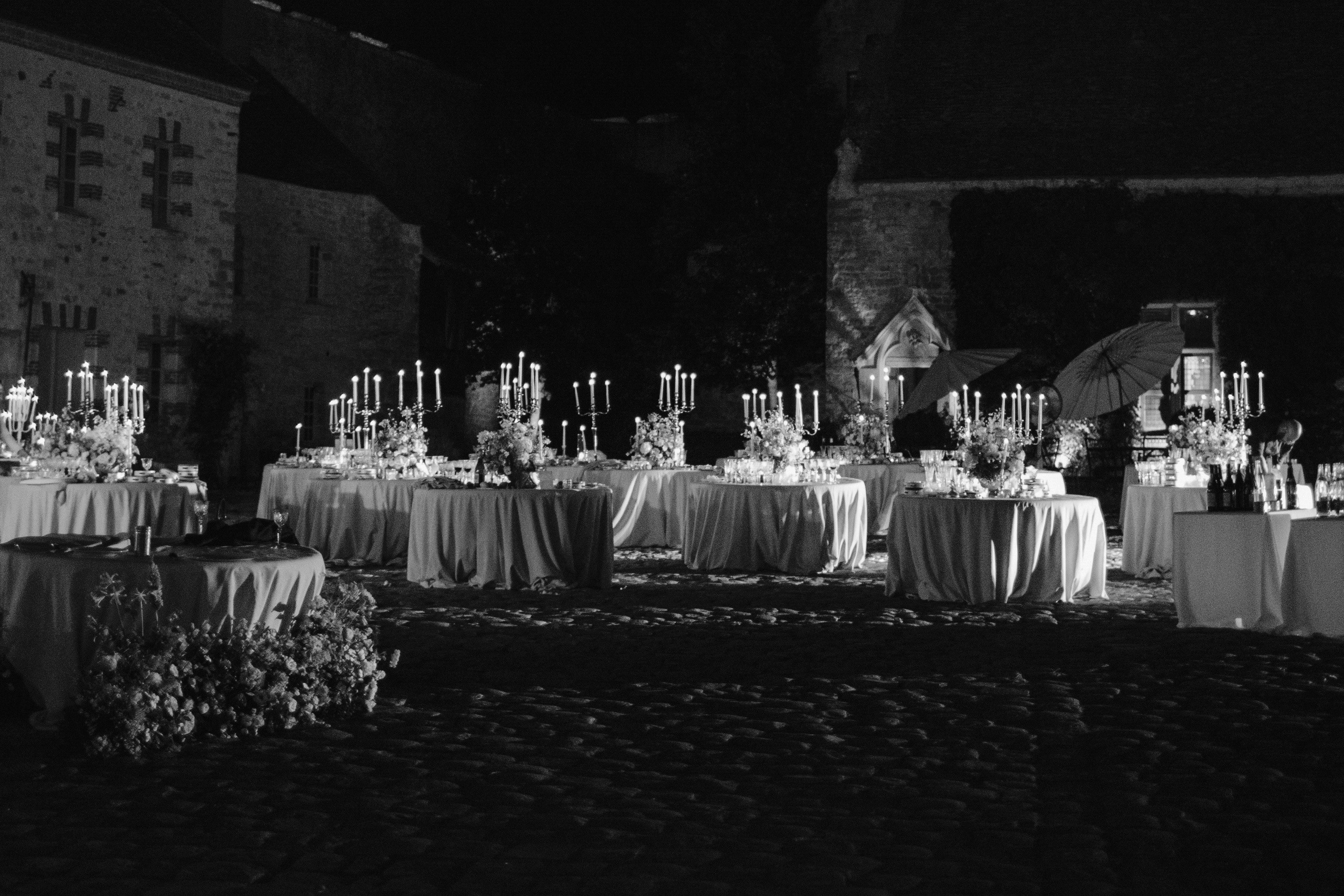 Wedding in the Castle | Castle Wedding Photography in Paris. Paris Wedding Photographer