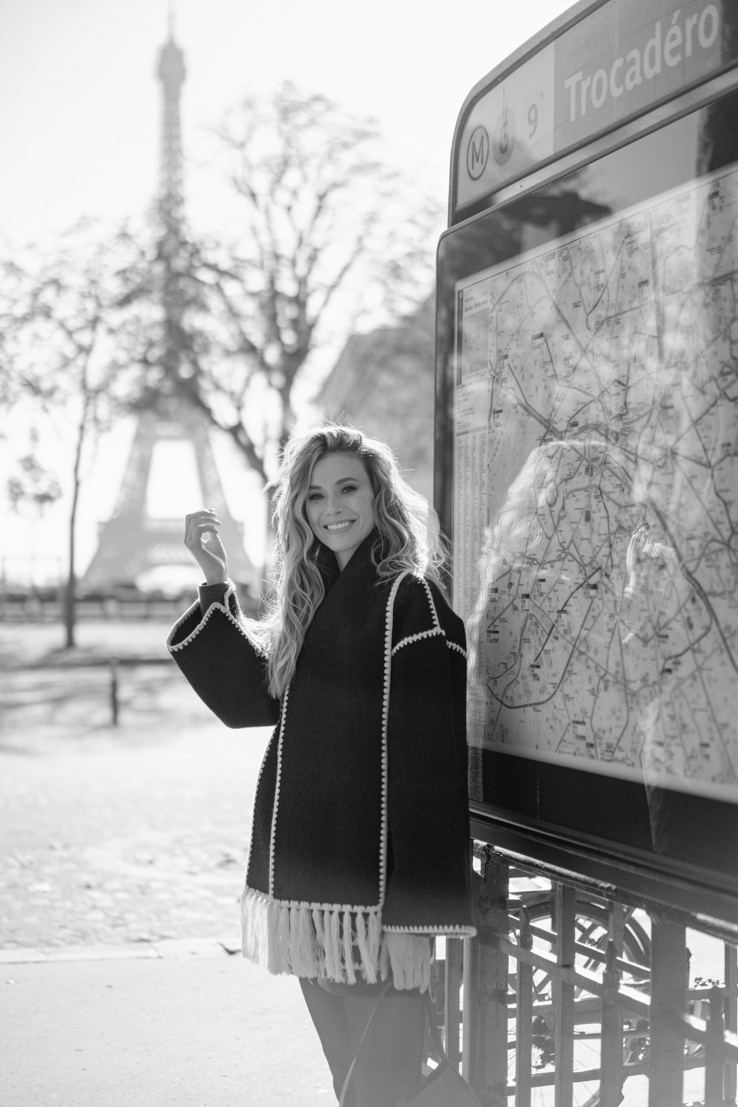 Осенний свет. Теплый портрет на фоне Парижа. Ksenia Marchand/ Lifestyle фотограф в Париже