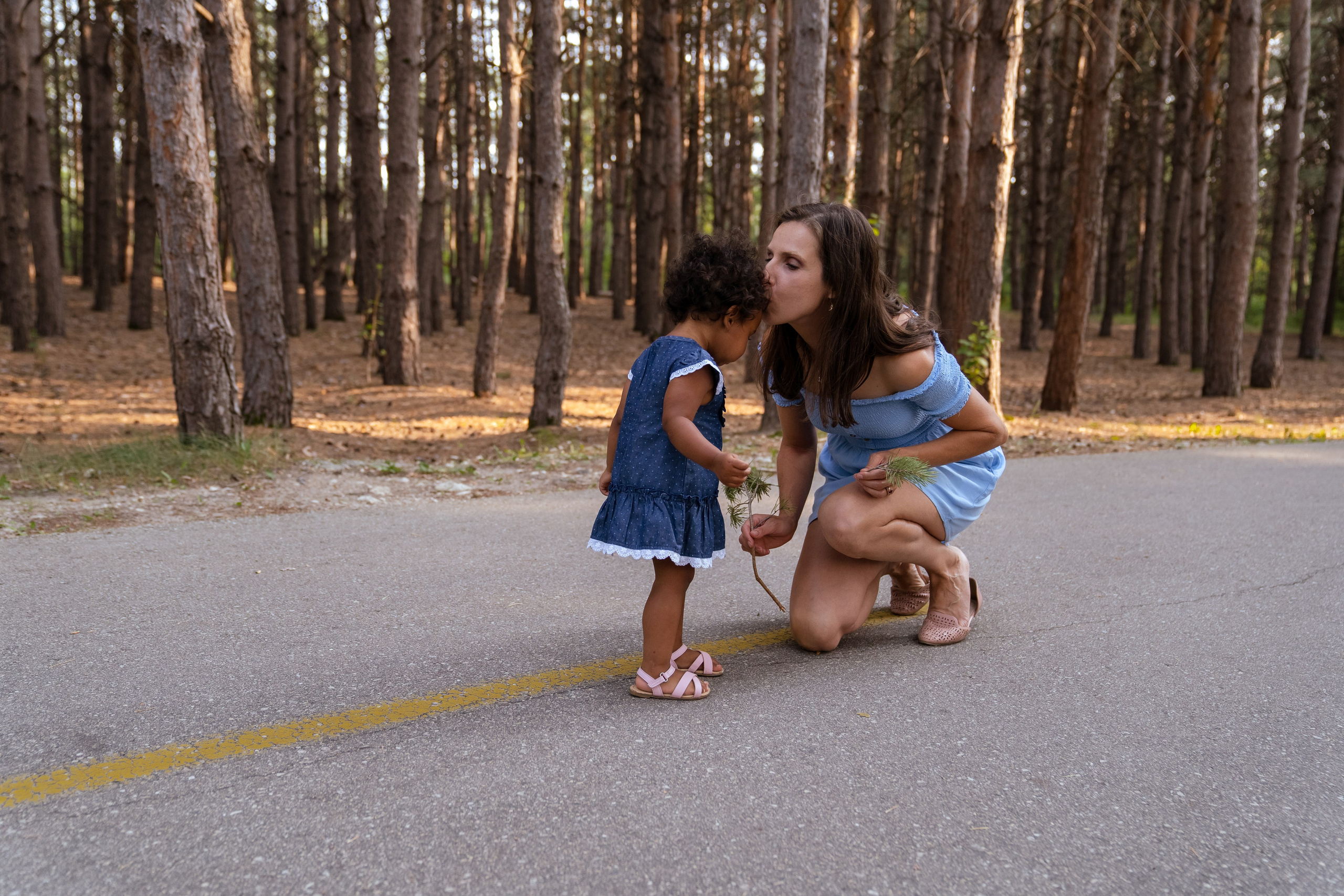Family in Birds Hill. Photographer Viktoriia Skavronskaya