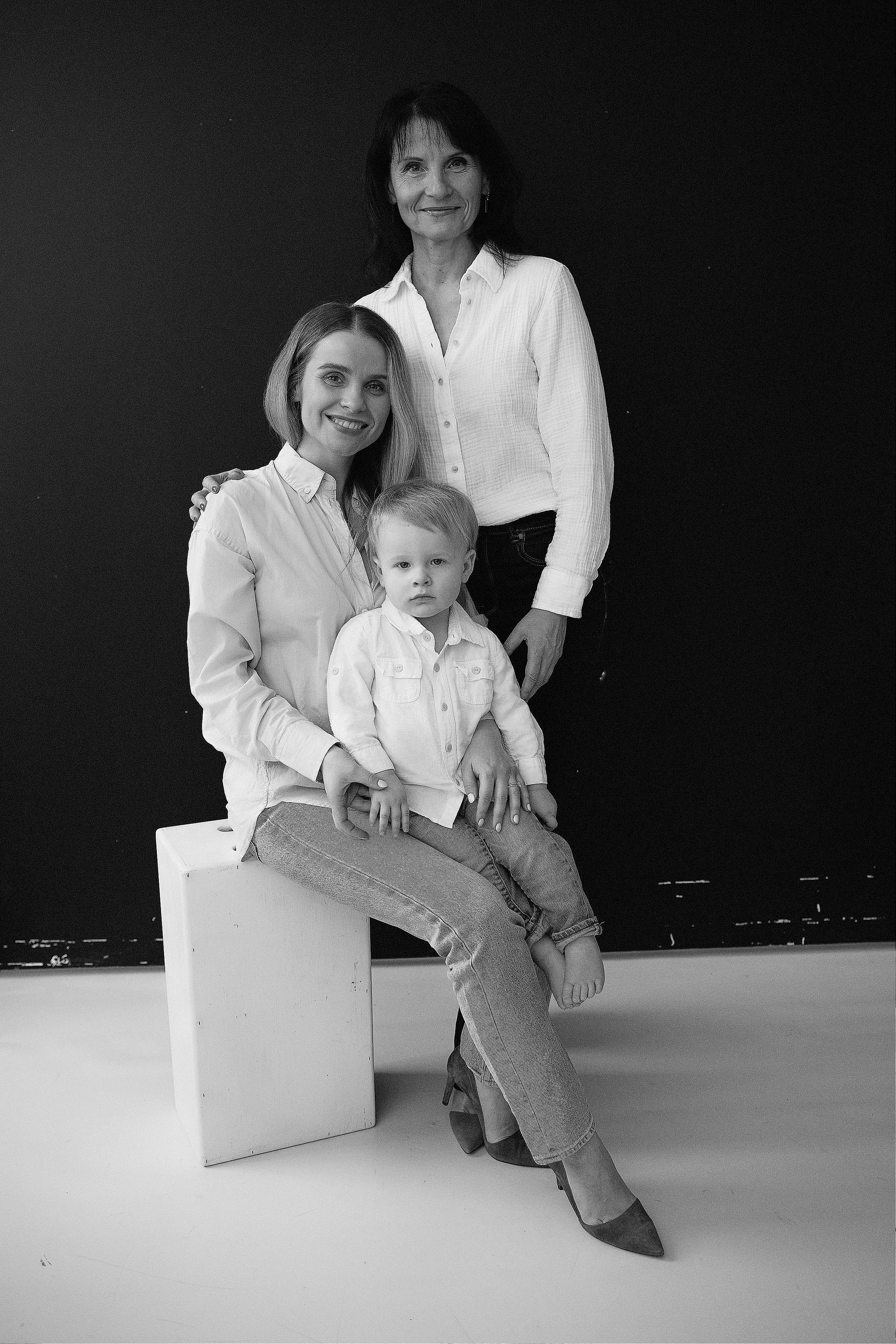 K. Rawnoir- Portrait photography by Daria Paliy.Timeless black&white portraits of women in NYC area