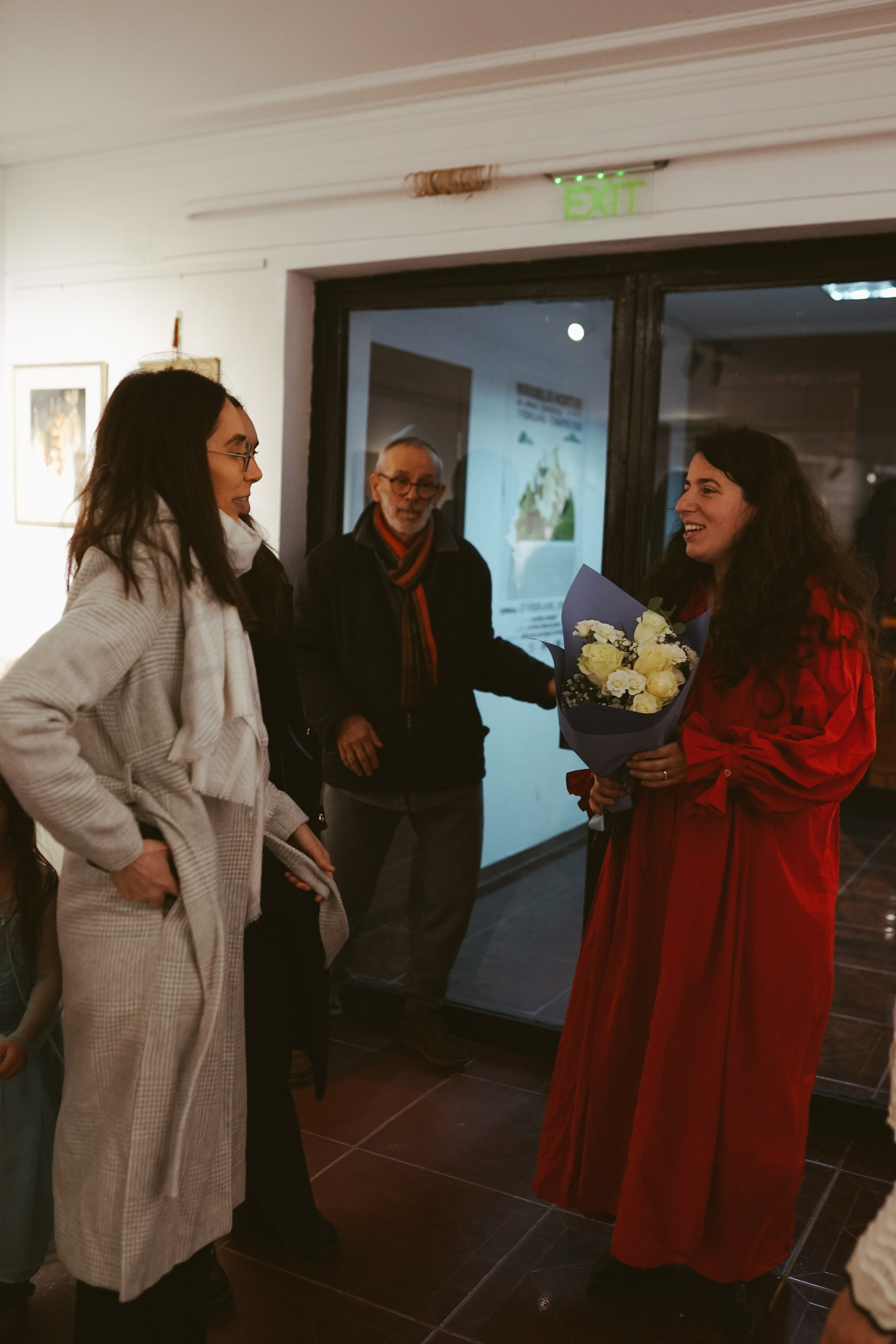 Expoziție Foto Maternitate Brașov | Mădălina Beda. Madalina Beda- Artist vizual, fotograf, doula la nastere, consultant babywearing Brasov si in toata tara