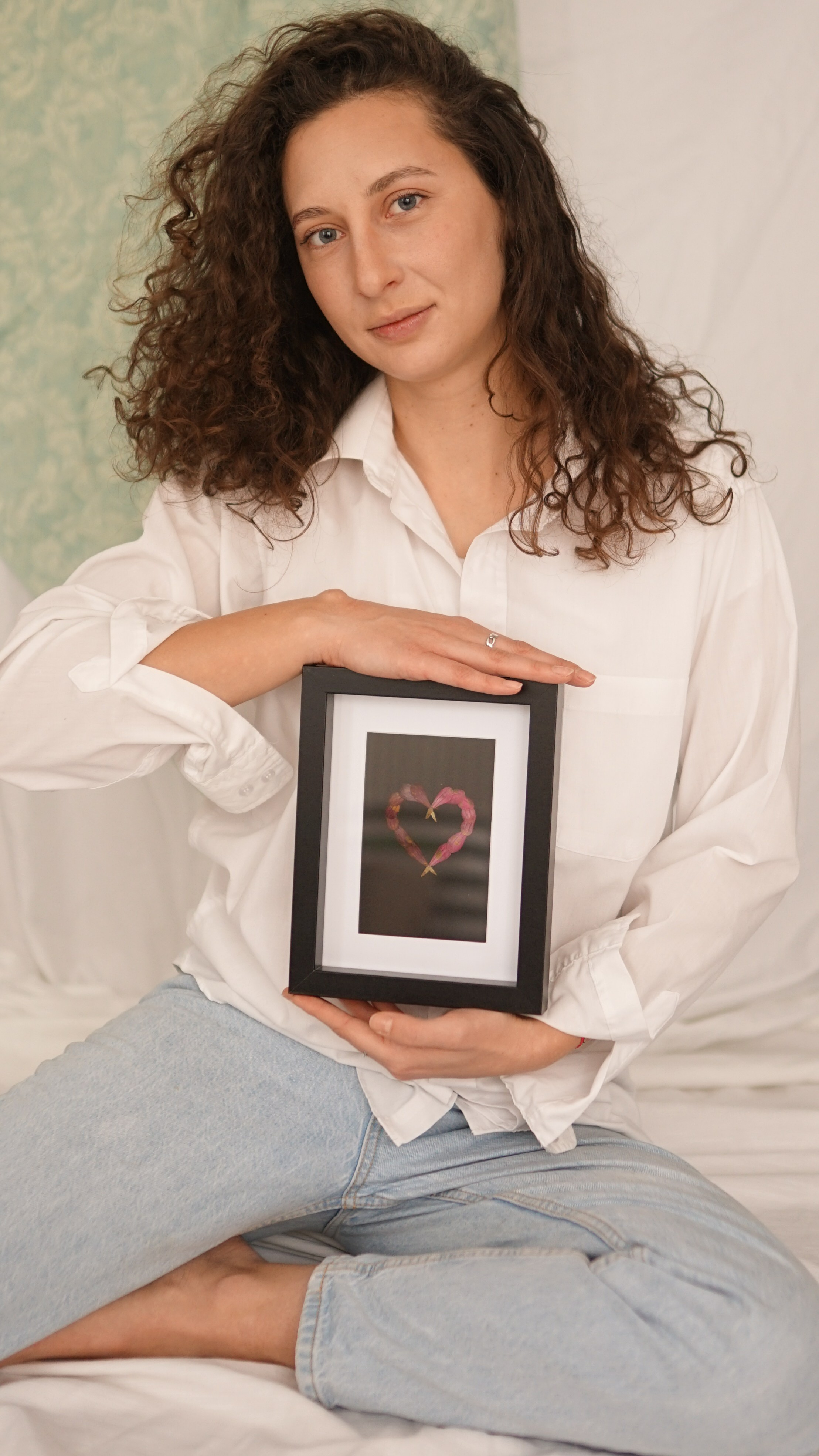 Fotografie de Portret Brașov | Artist Mădălina Beda. Madalina Beda- Artist vizual, fotograf, doula la nastere, consultant babywearing Brasov si in toata tara