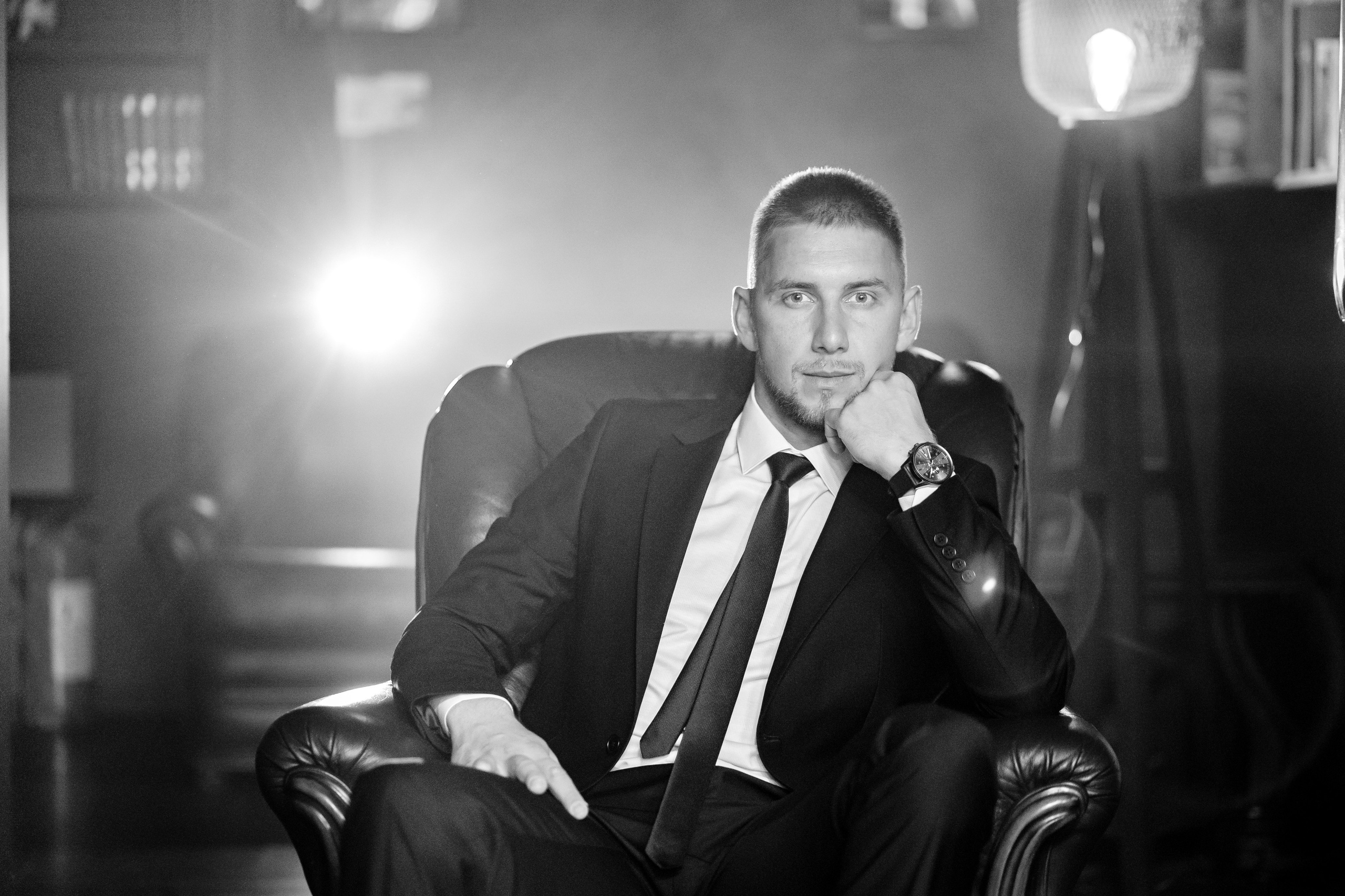 Der Bräutigam. Hochzeits- und Reportagefotograf für München, Regensburg, Deutschland RED LINE Media