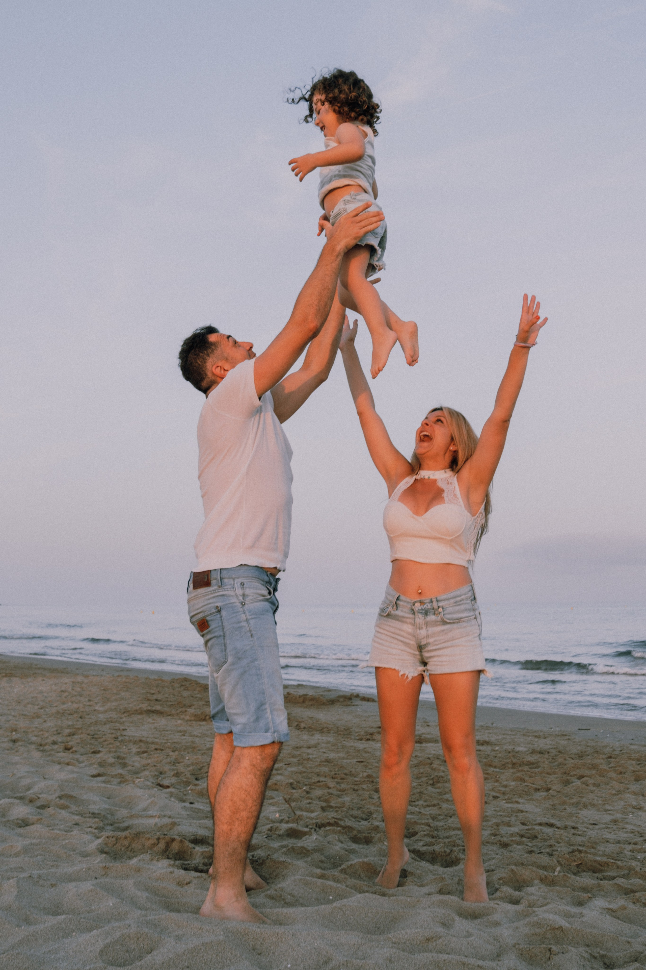 Sesión familiar en la playa. Fotografía profesional en Calafell - Elena Medvedeva